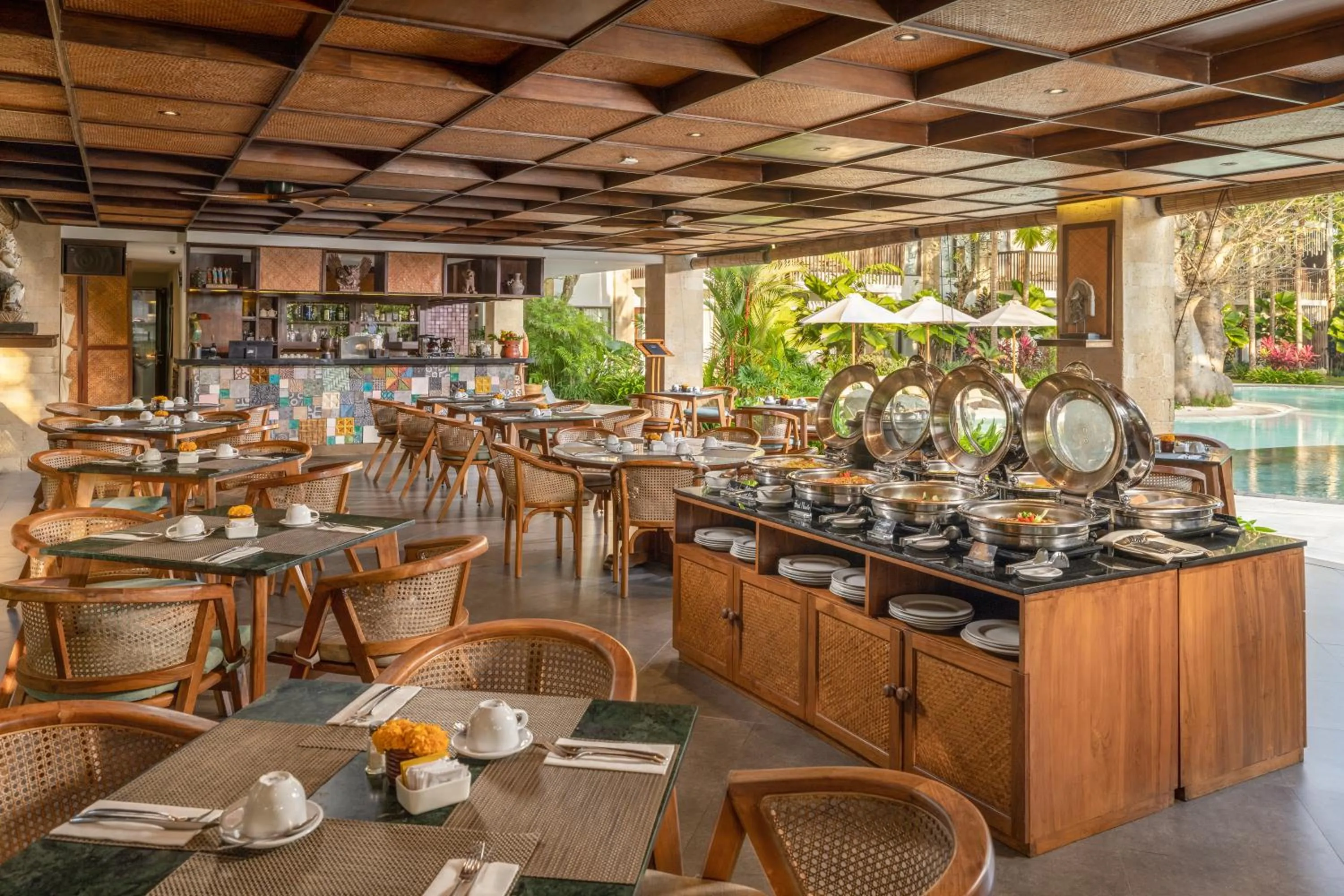 Restaurant/places to eat in Sanctoo Suites & Villas