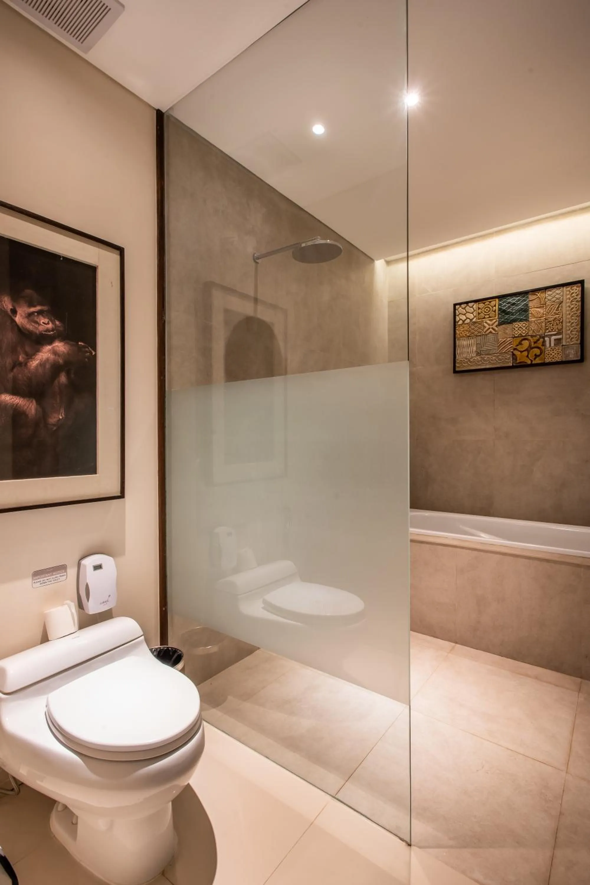 Toilet in Sanctoo Suites & Villas