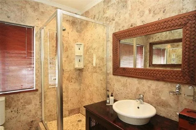 Bathroom in Valley Lodge