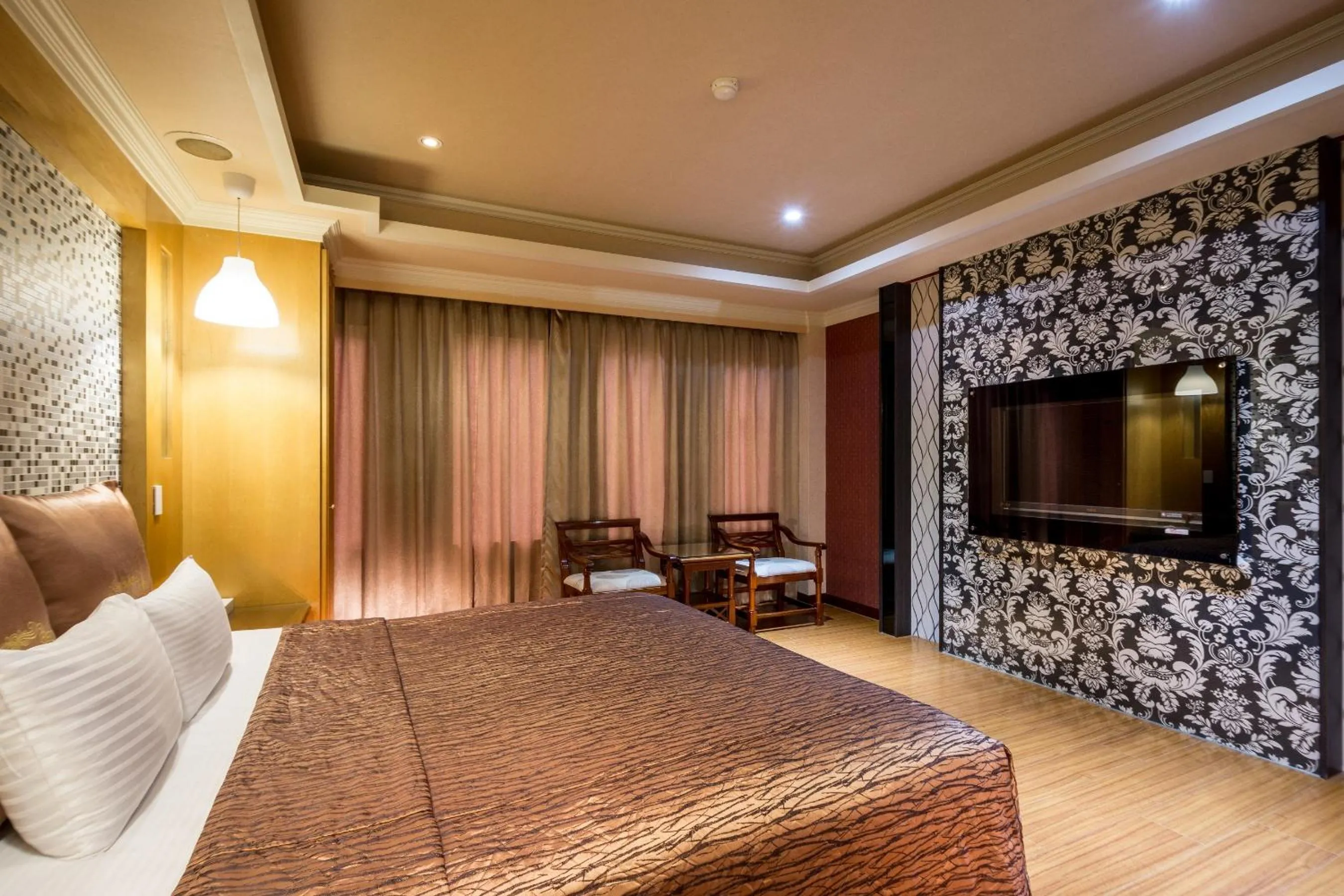 TV and multimedia, Bed in Ching Ching Motel