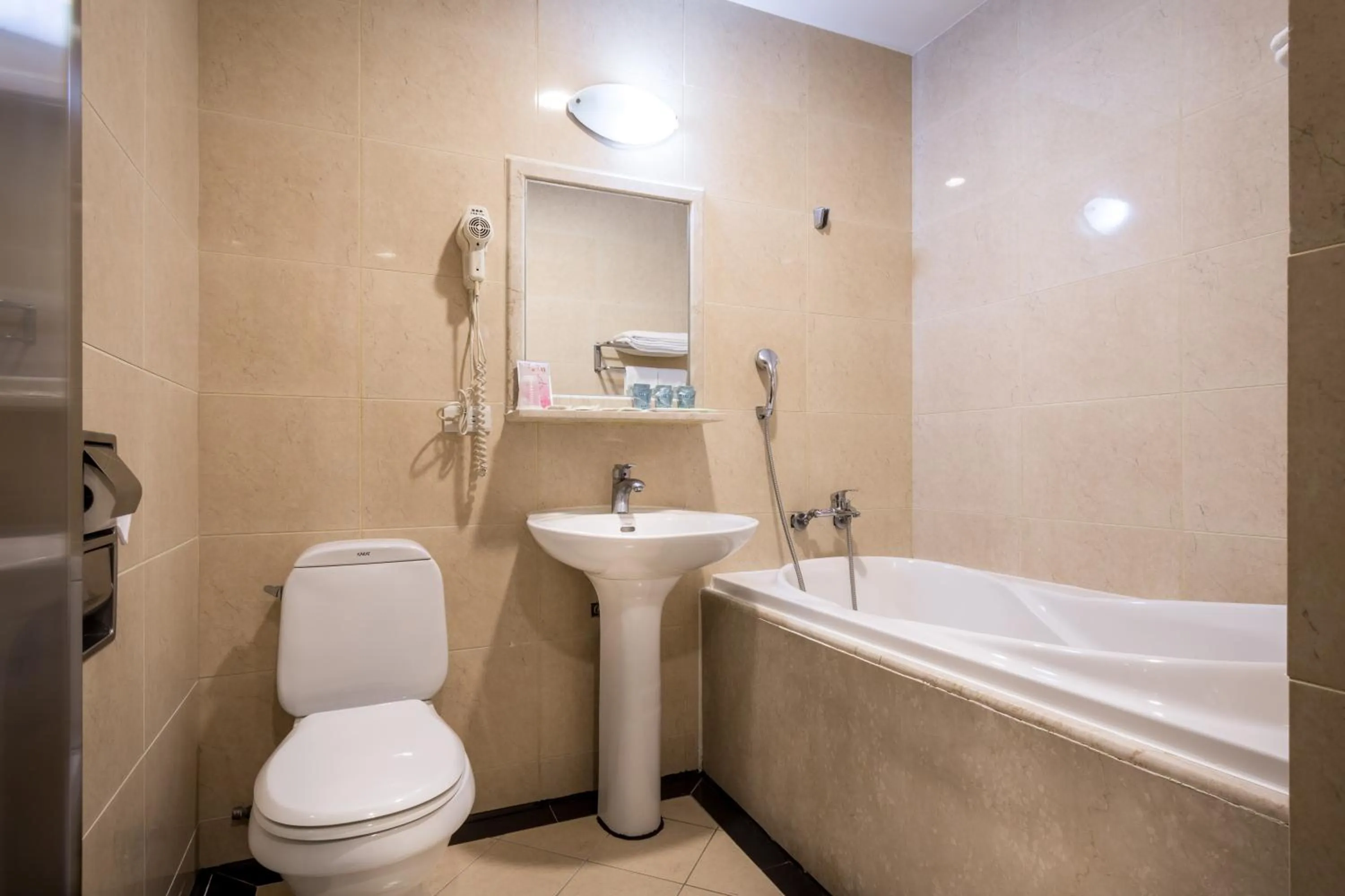 Toilet in Ching Ching Motel