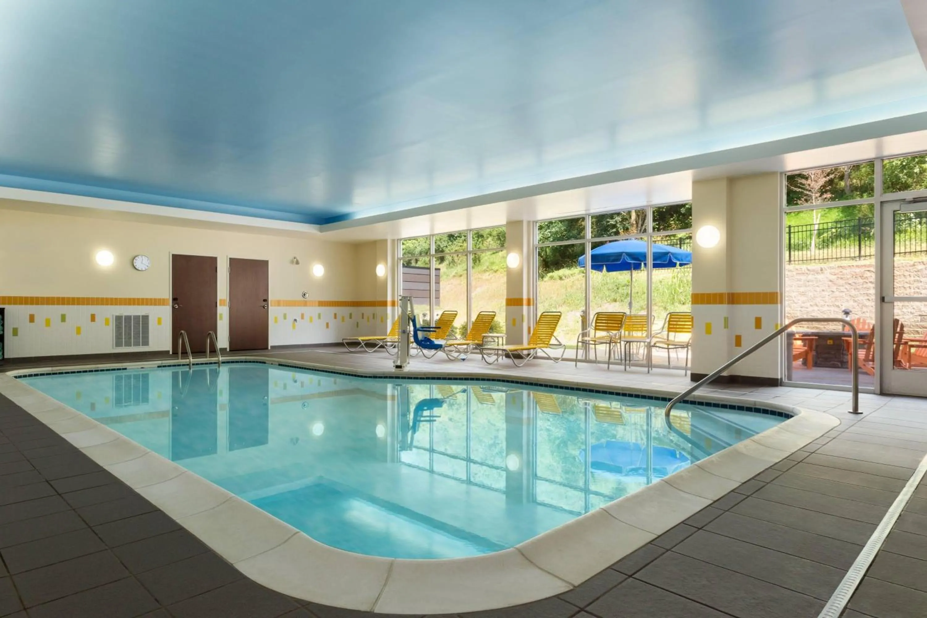 Swimming pool in Fairfield Inn & Suites by Marriott Athens