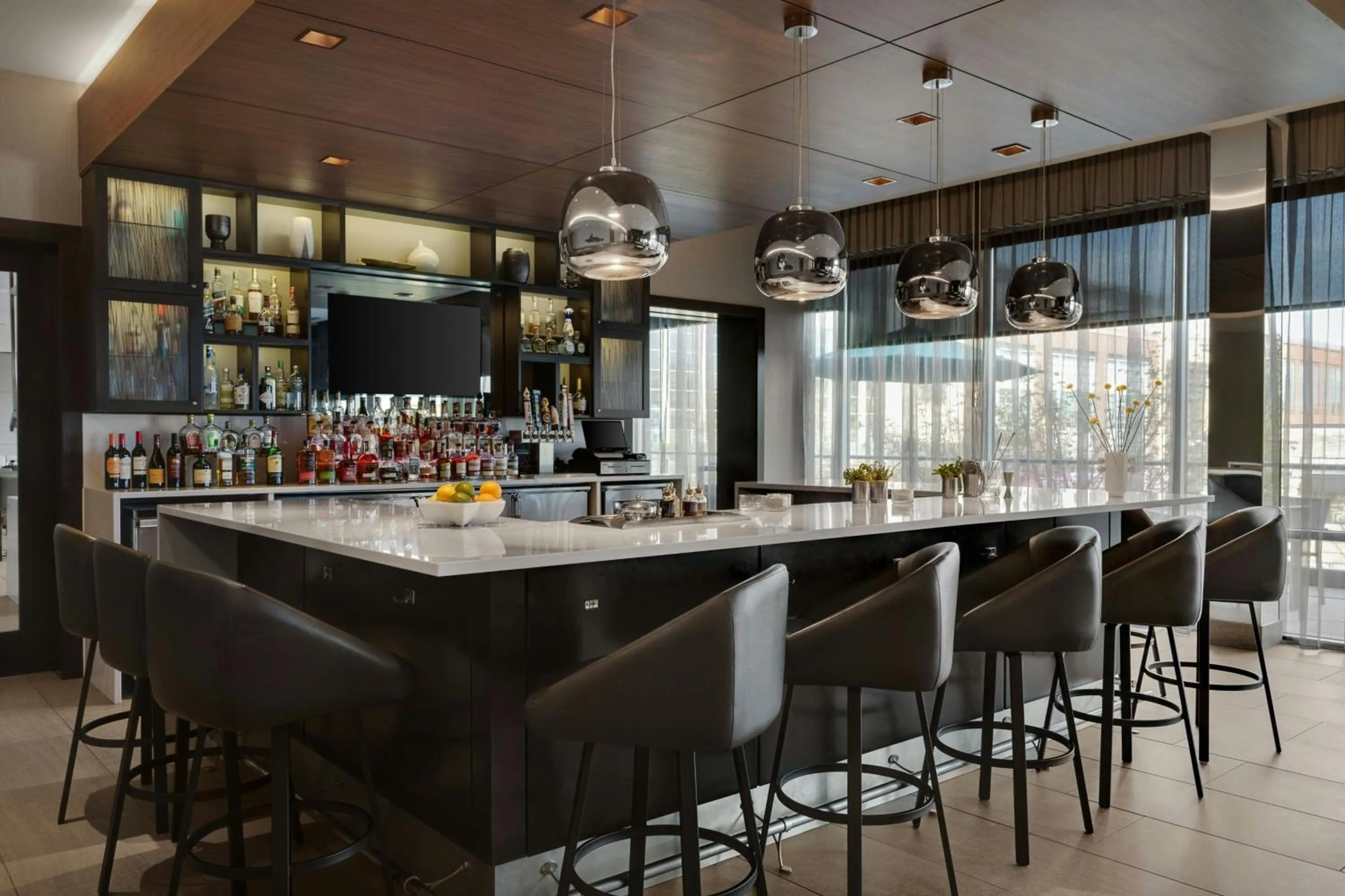 Lounge or bar in AC Hotel Cincinnati at Liberty Center
