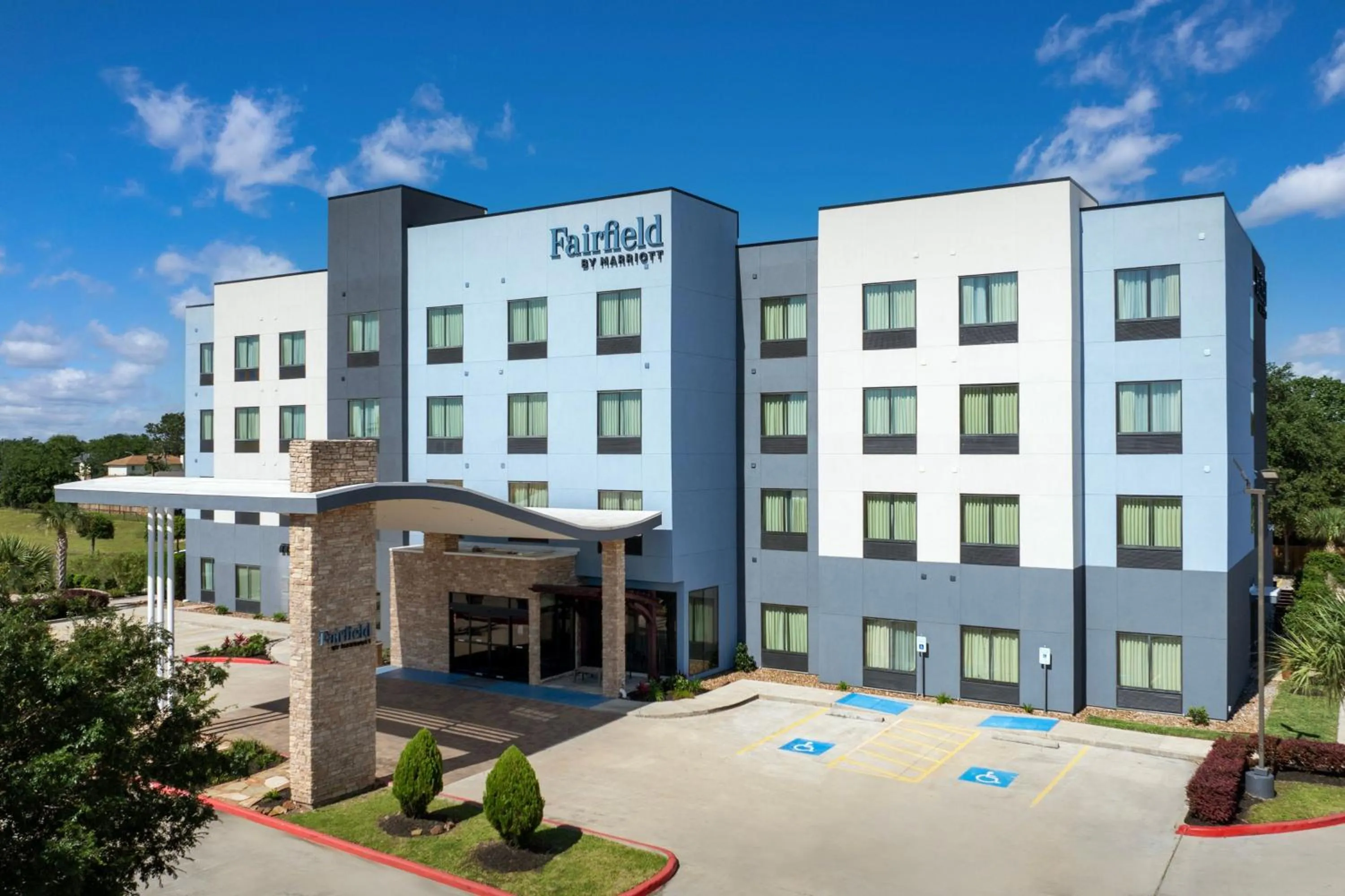 Property building in Fairfield Inn & Suites by Marriott Houston Pasadena