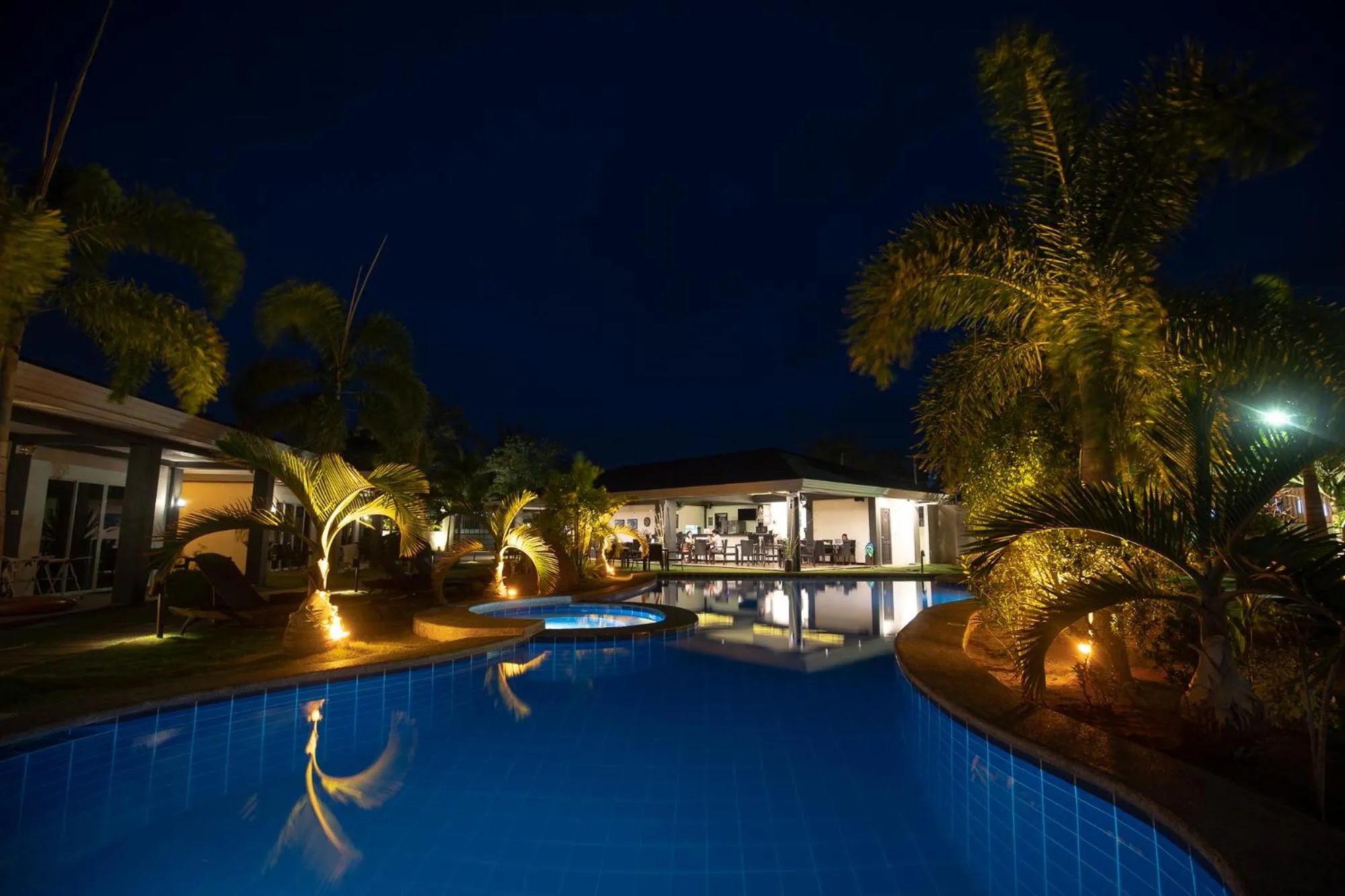 Restaurant/places to eat in Alona Royal Palm Resort