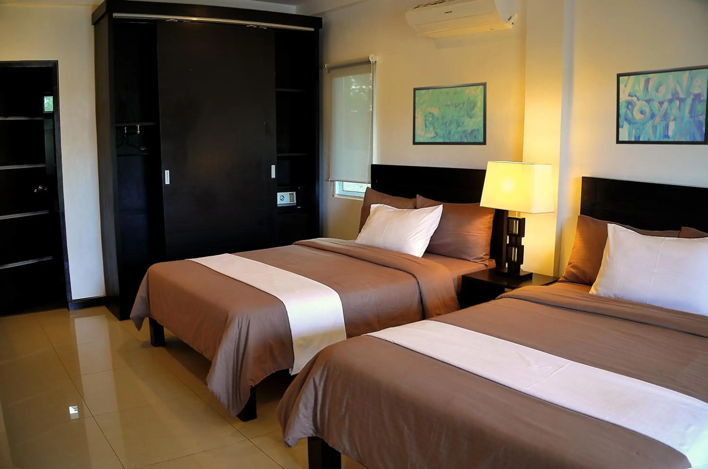 Deluxe Queen Room in Alona Royal Palm Resort Deluxe Queen Room in Alona Royal Palm Resort