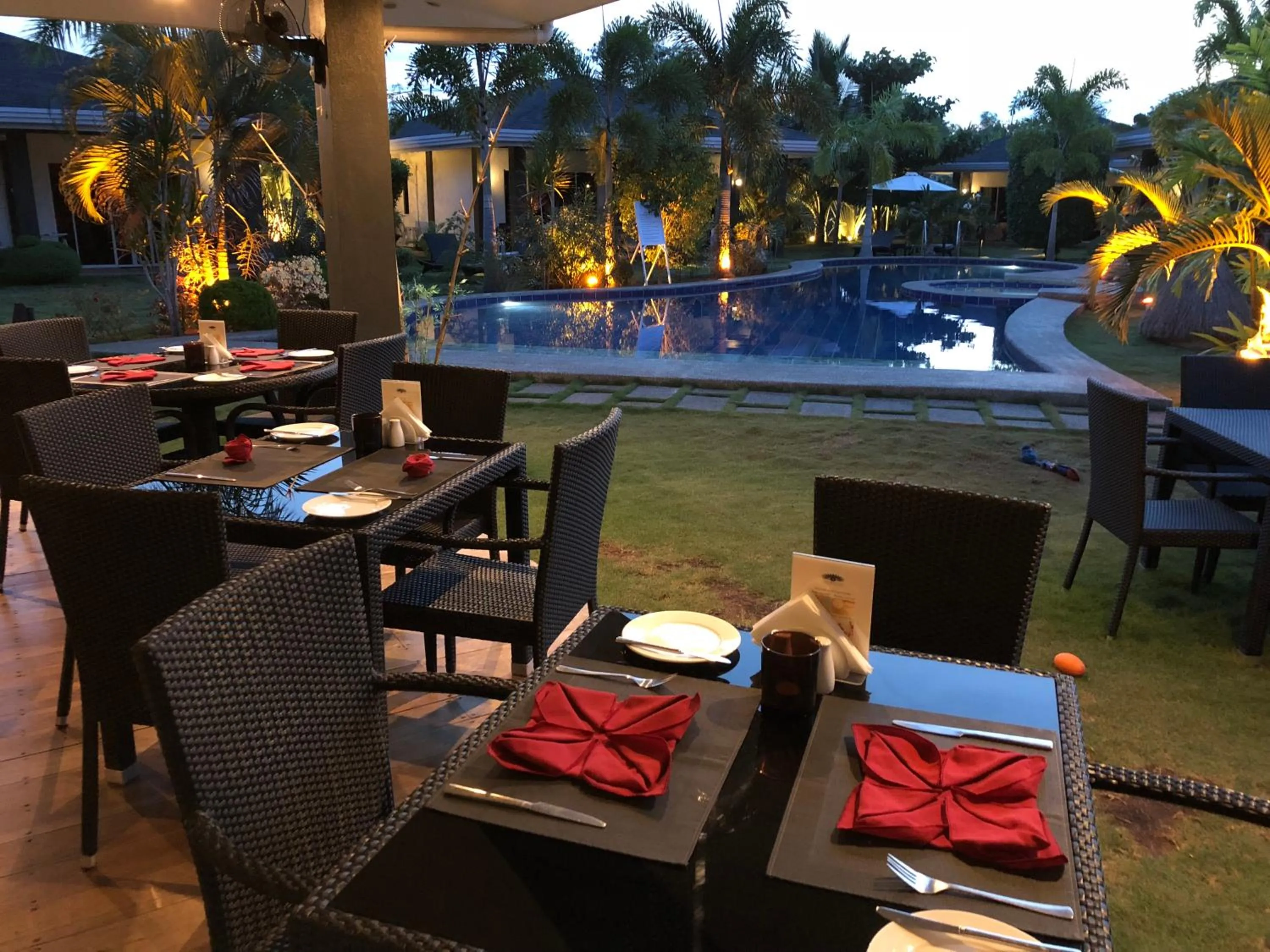 Restaurant/places to eat in Alona Royal Palm Resort