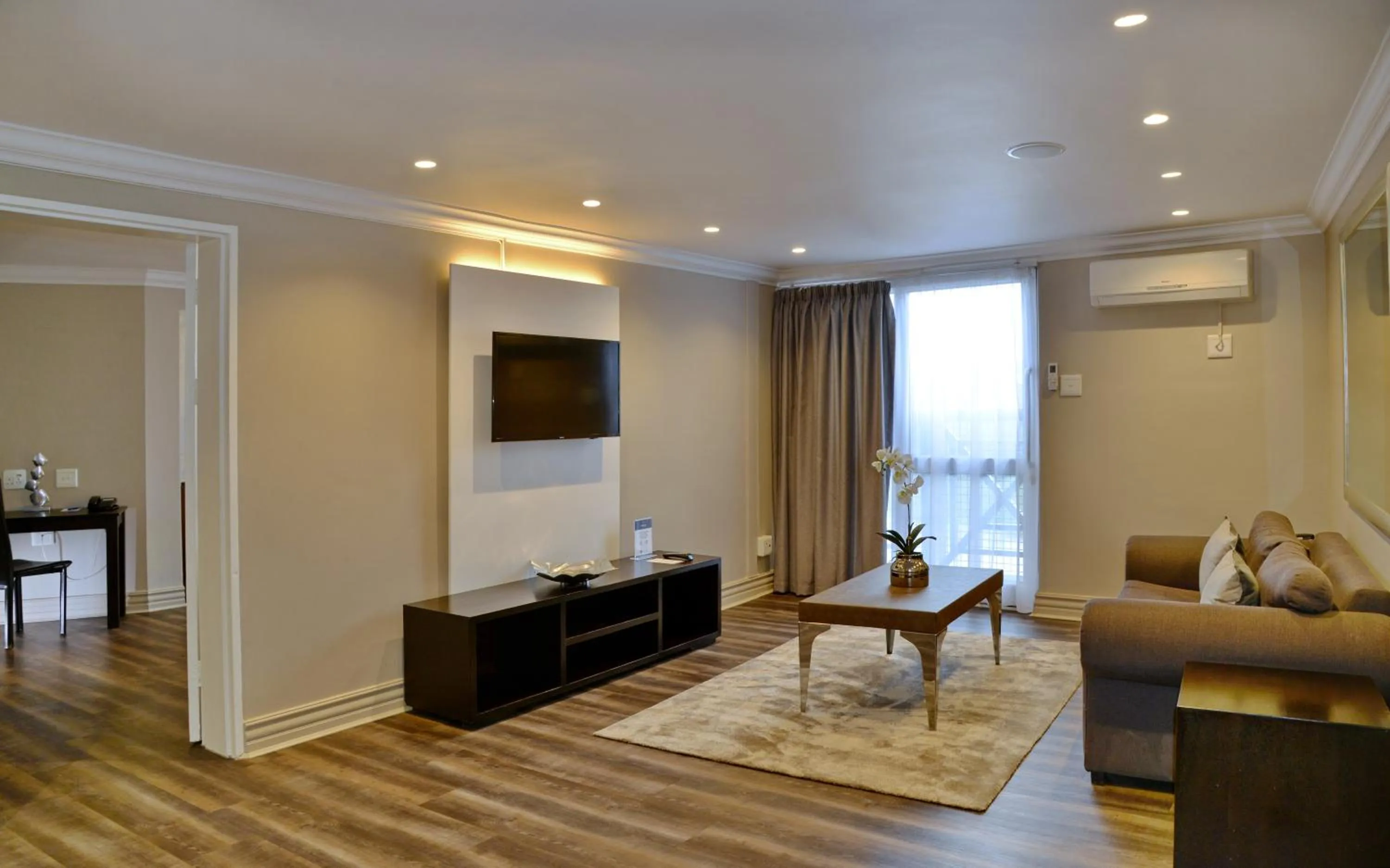 TV and multimedia in ANEW Hotel Centurion Pretoria