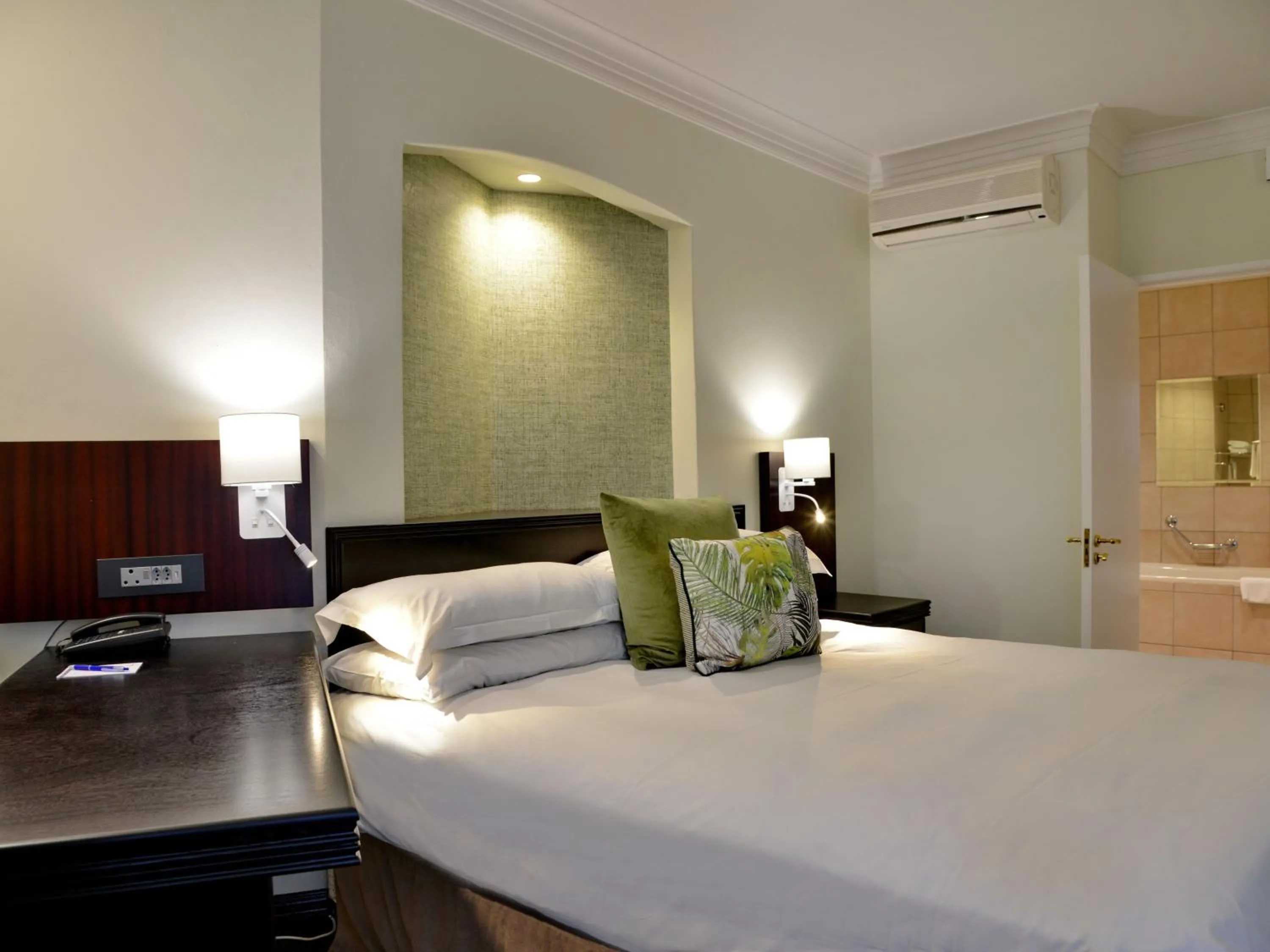 Bed in ANEW Hotel Centurion Pretoria