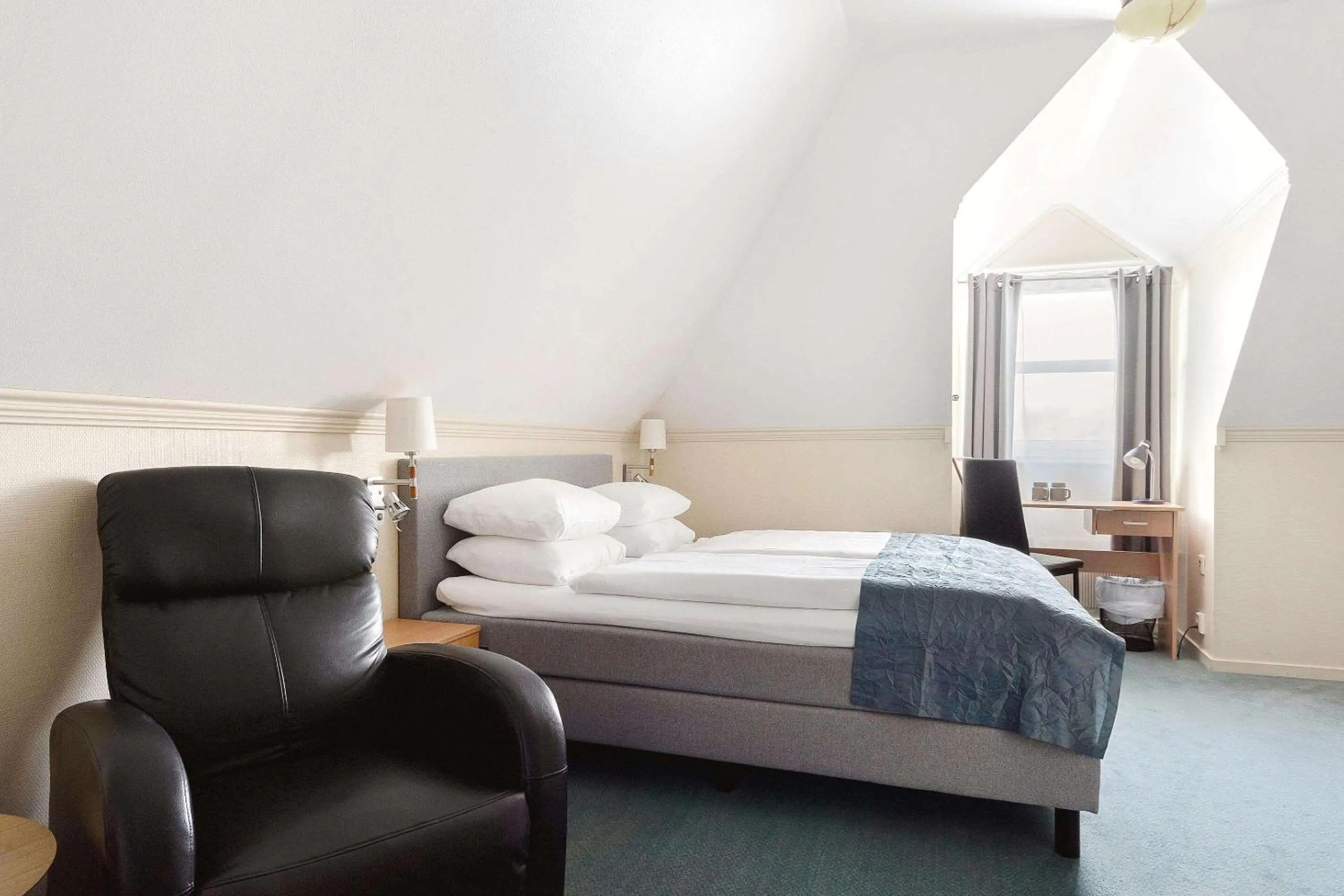 Bedroom, Bed in Sure Hotel by Best Western Ole Tobias