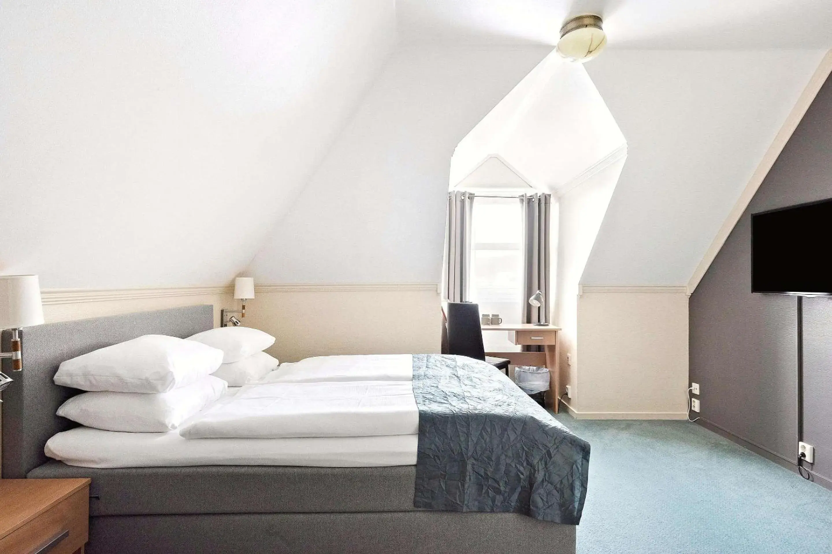 Superior Queen Room in Sure Hotel by Best Western Ole Tobias Superior Queen Room in Sure Hotel by Best Western Ole Tobias