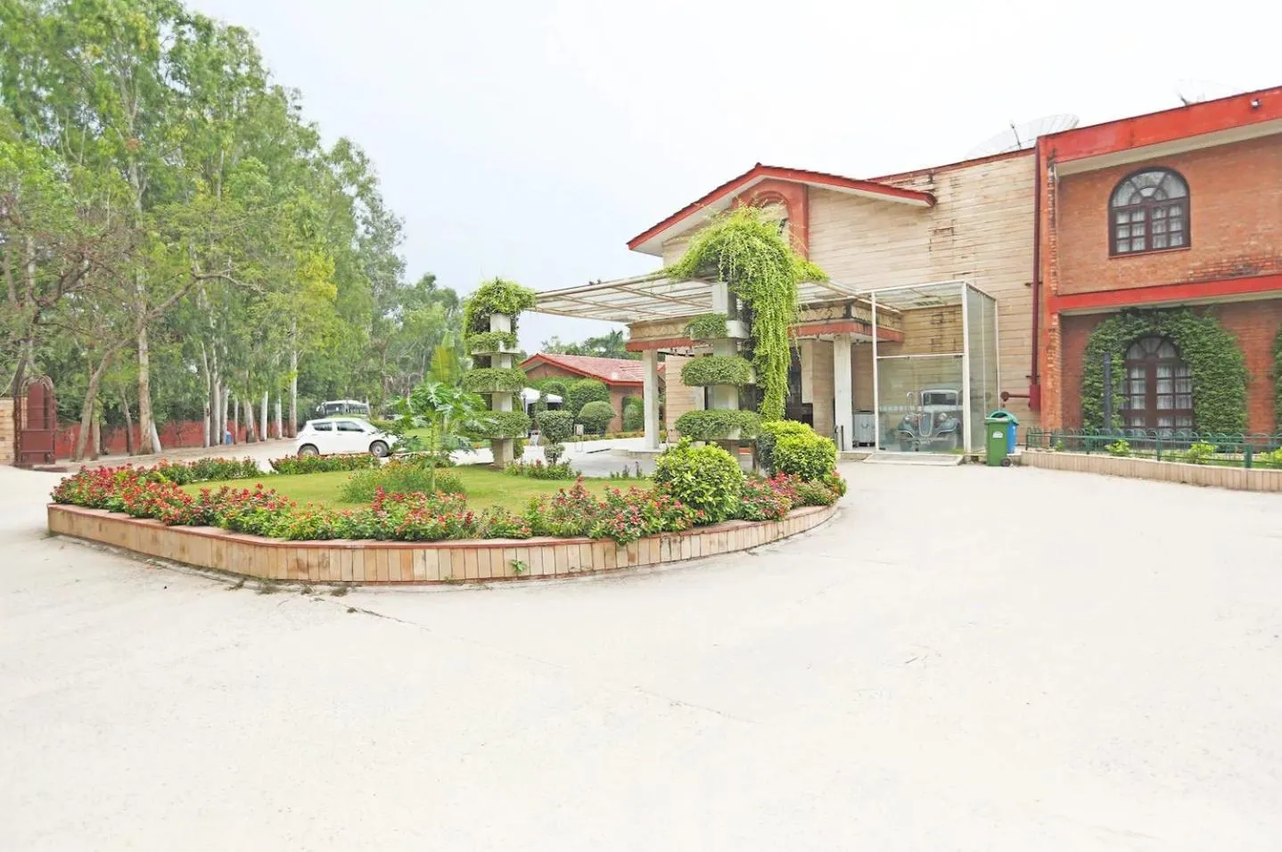Facade/entrance in Ashok Country Resort