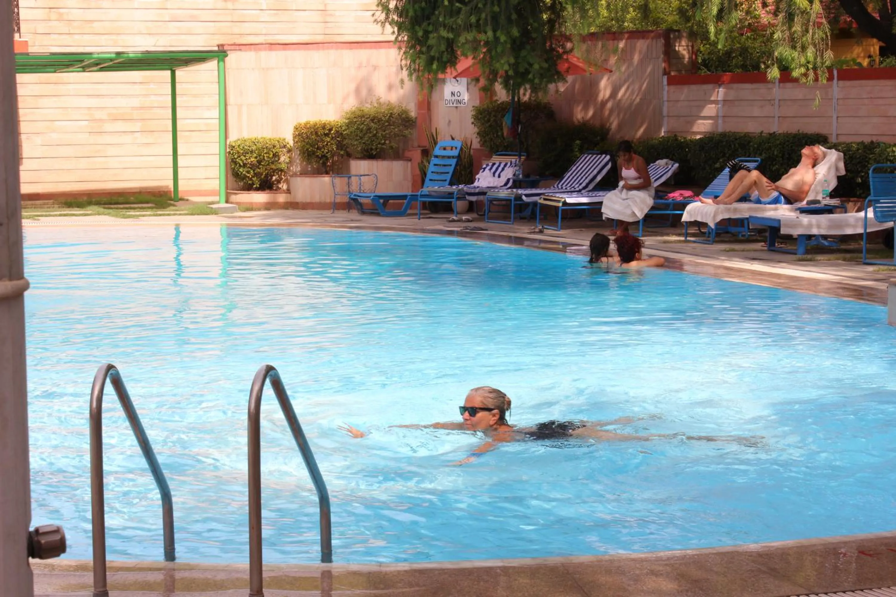 Swimming pool in Ashok Country Resort