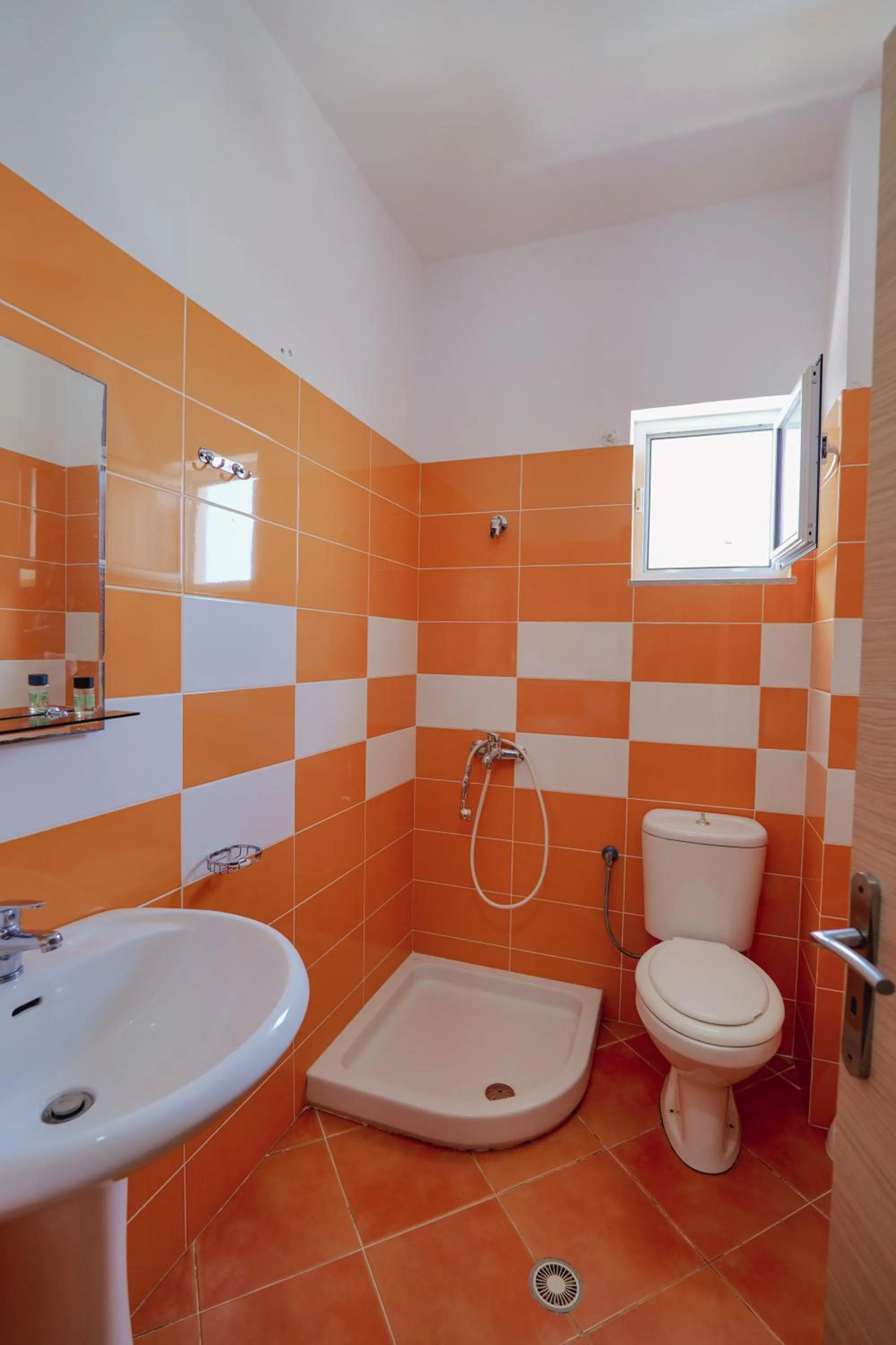 Shower in Hotel Edola