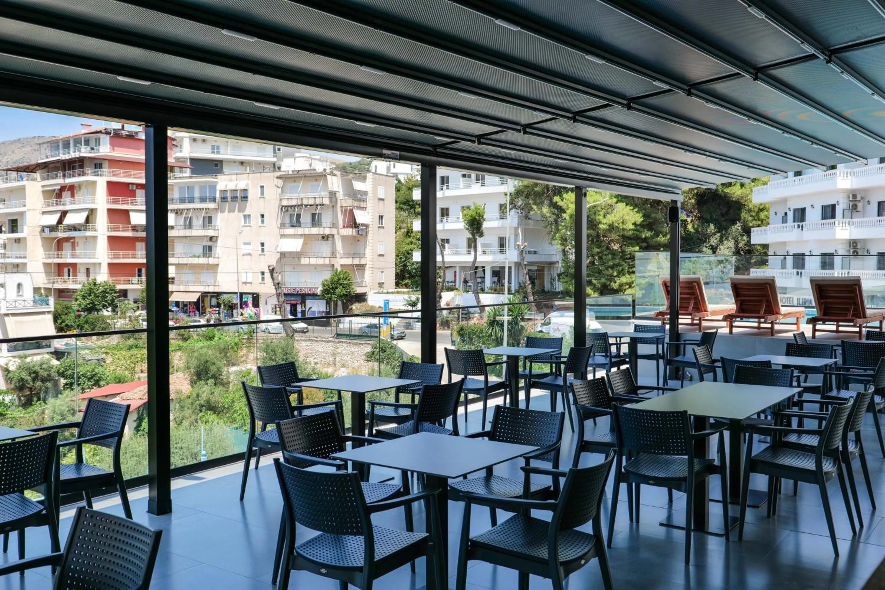 Restaurant/places to eat in Hotel Edola