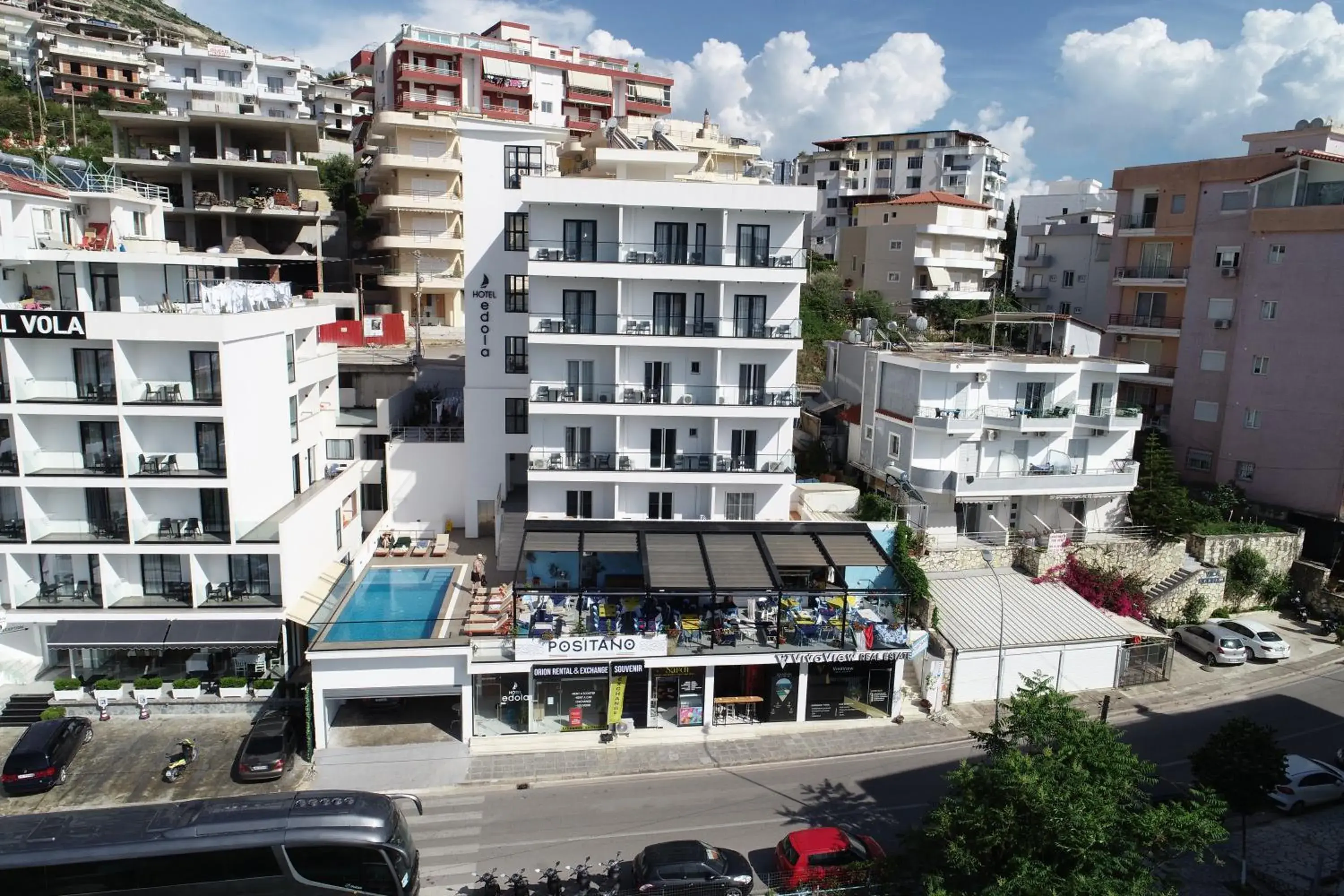 Deluxe Double Room with Balcony in Hotel Edola Deluxe Double Room with Balcony in Hotel Edola