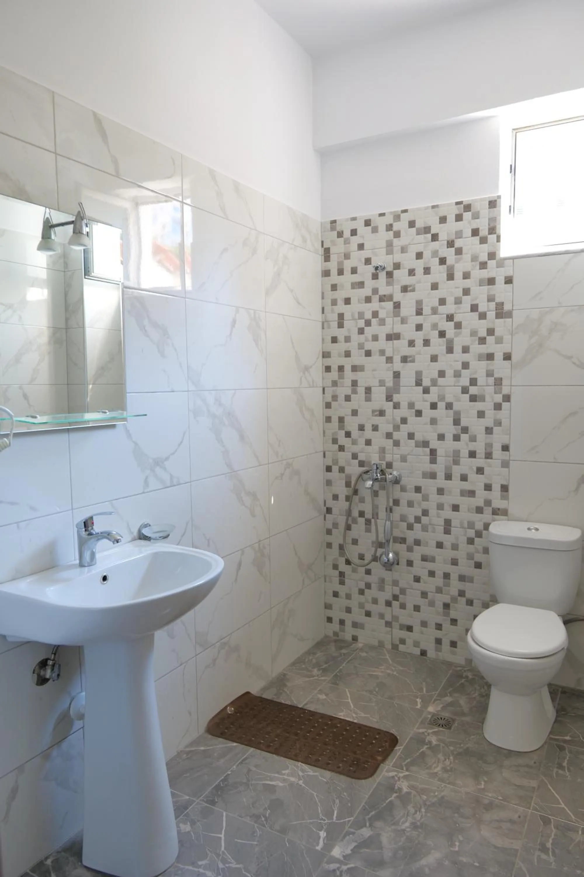 Bathroom in Hotel Edola