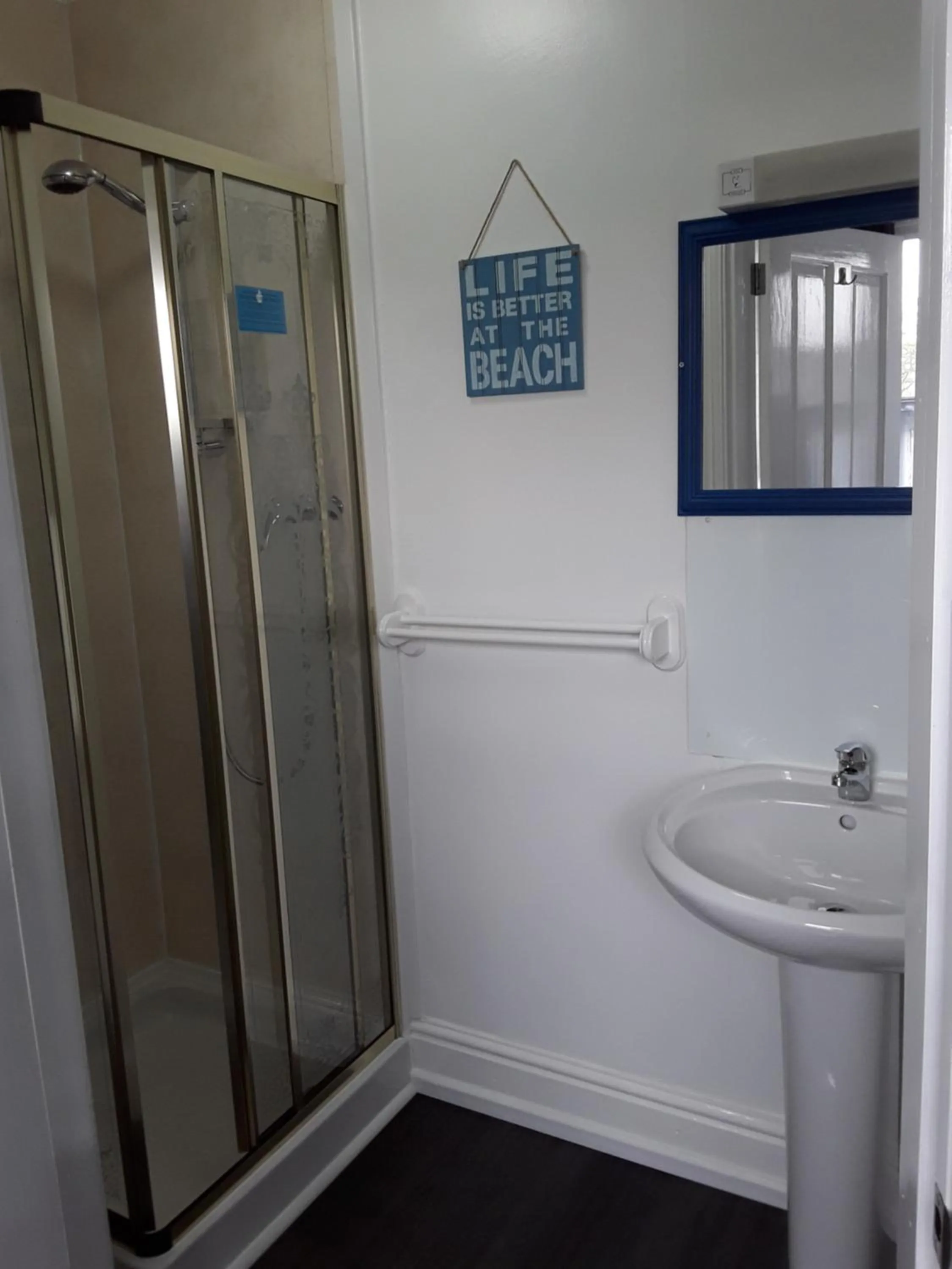 Shower in Merriedale Guest House