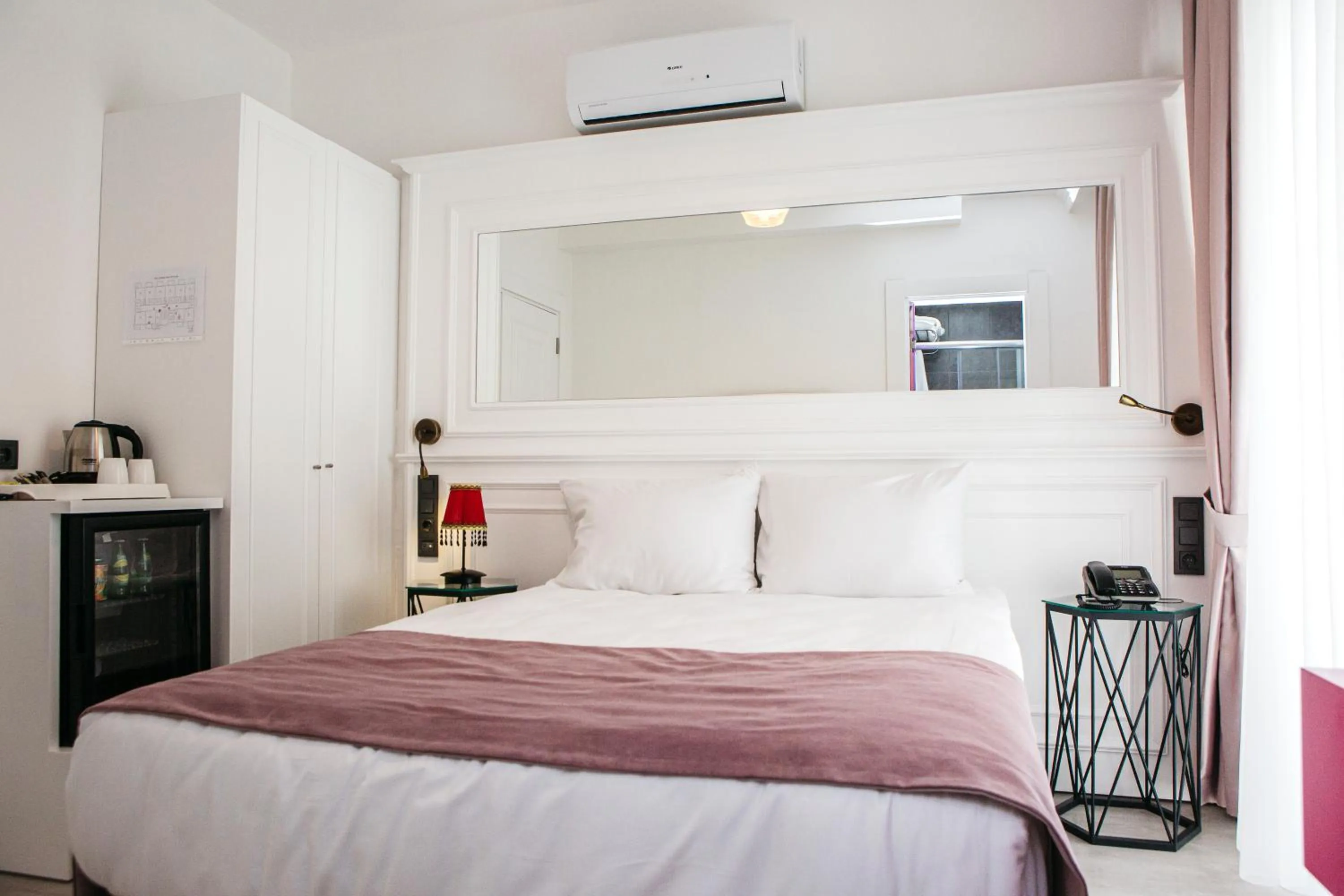 Photo of the whole room, Bed in Nun Hotel