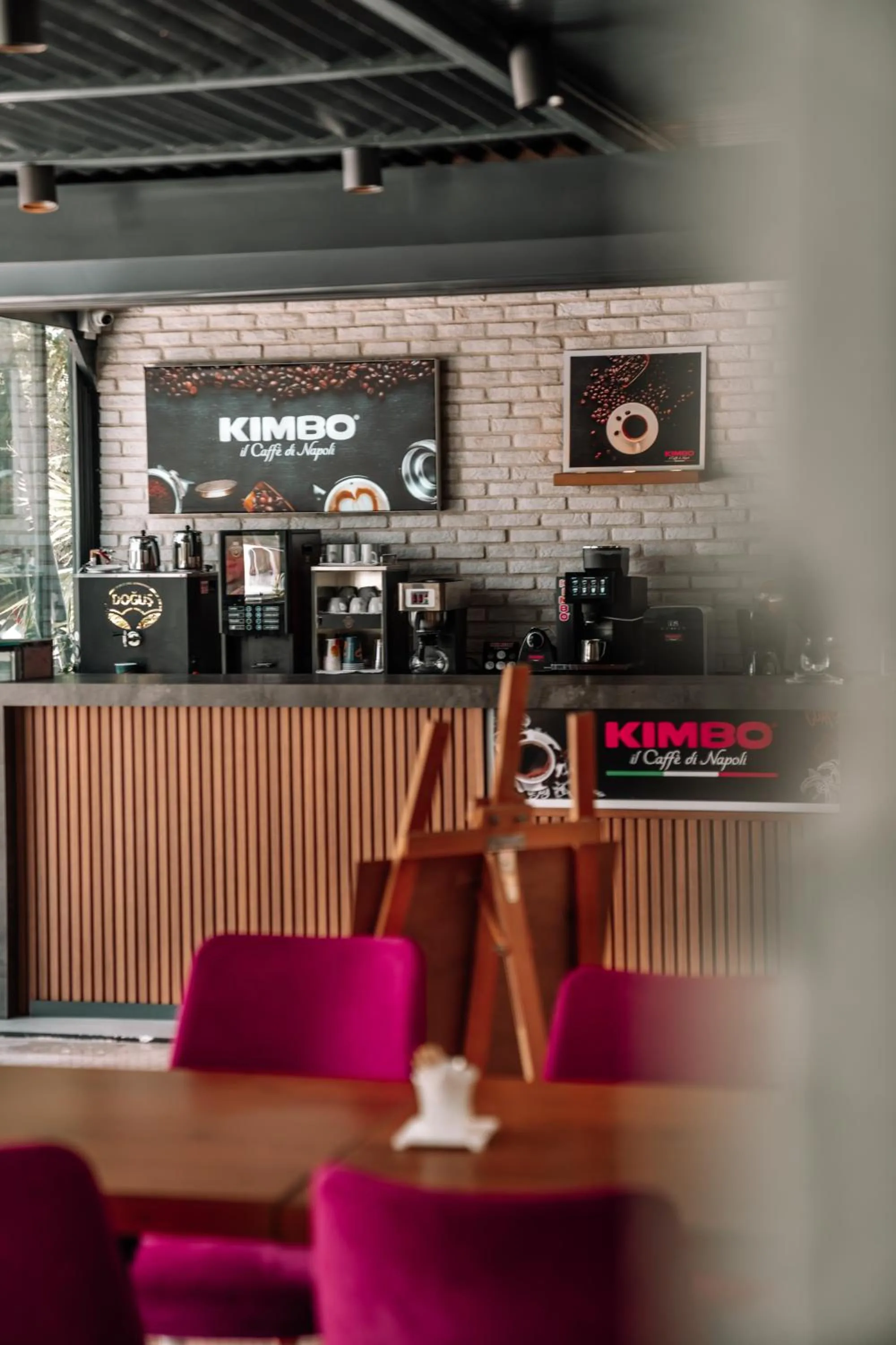 Restaurant/places to eat in Nun Hotel