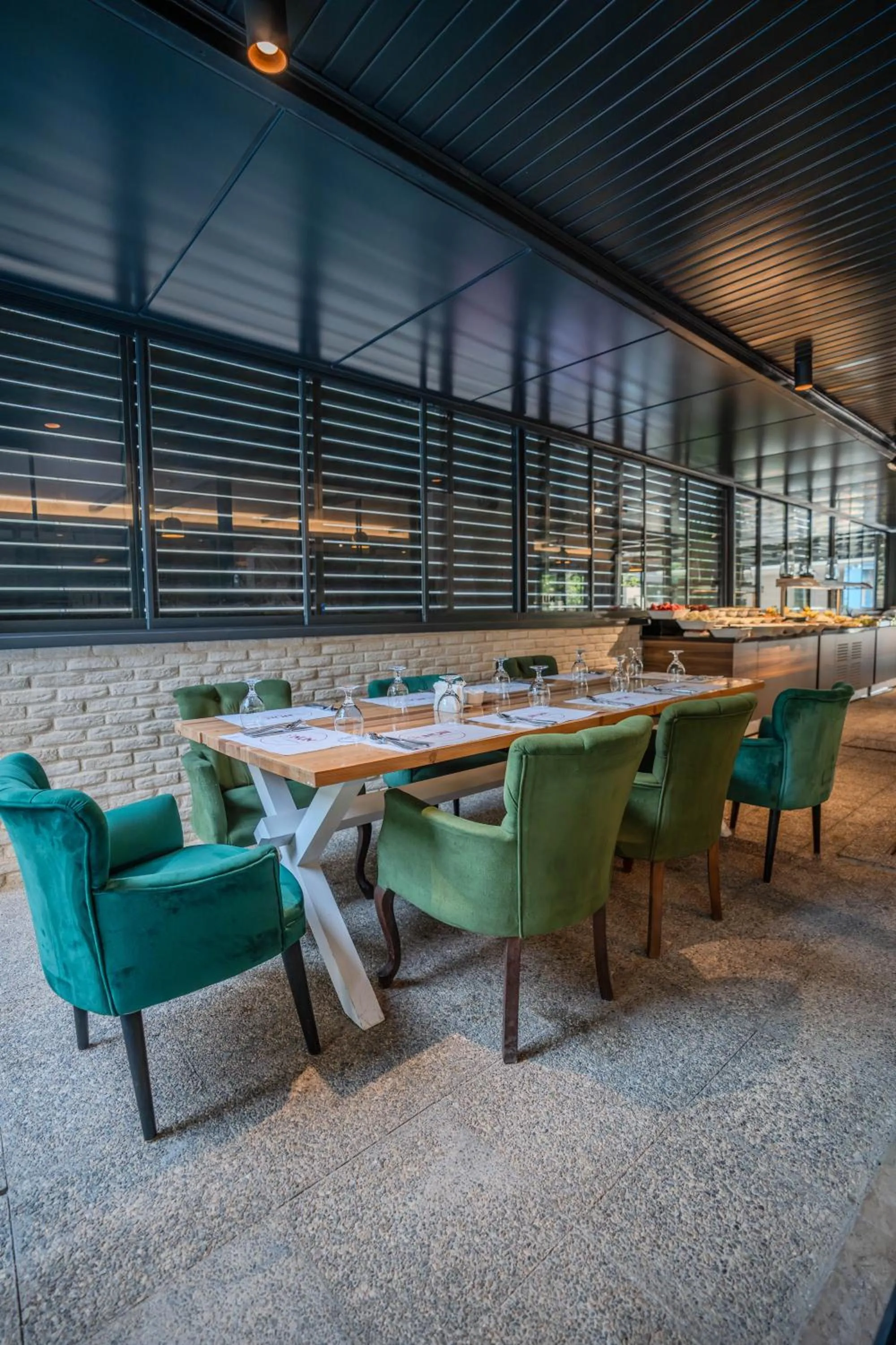 Restaurant/places to eat in Nun Hotel