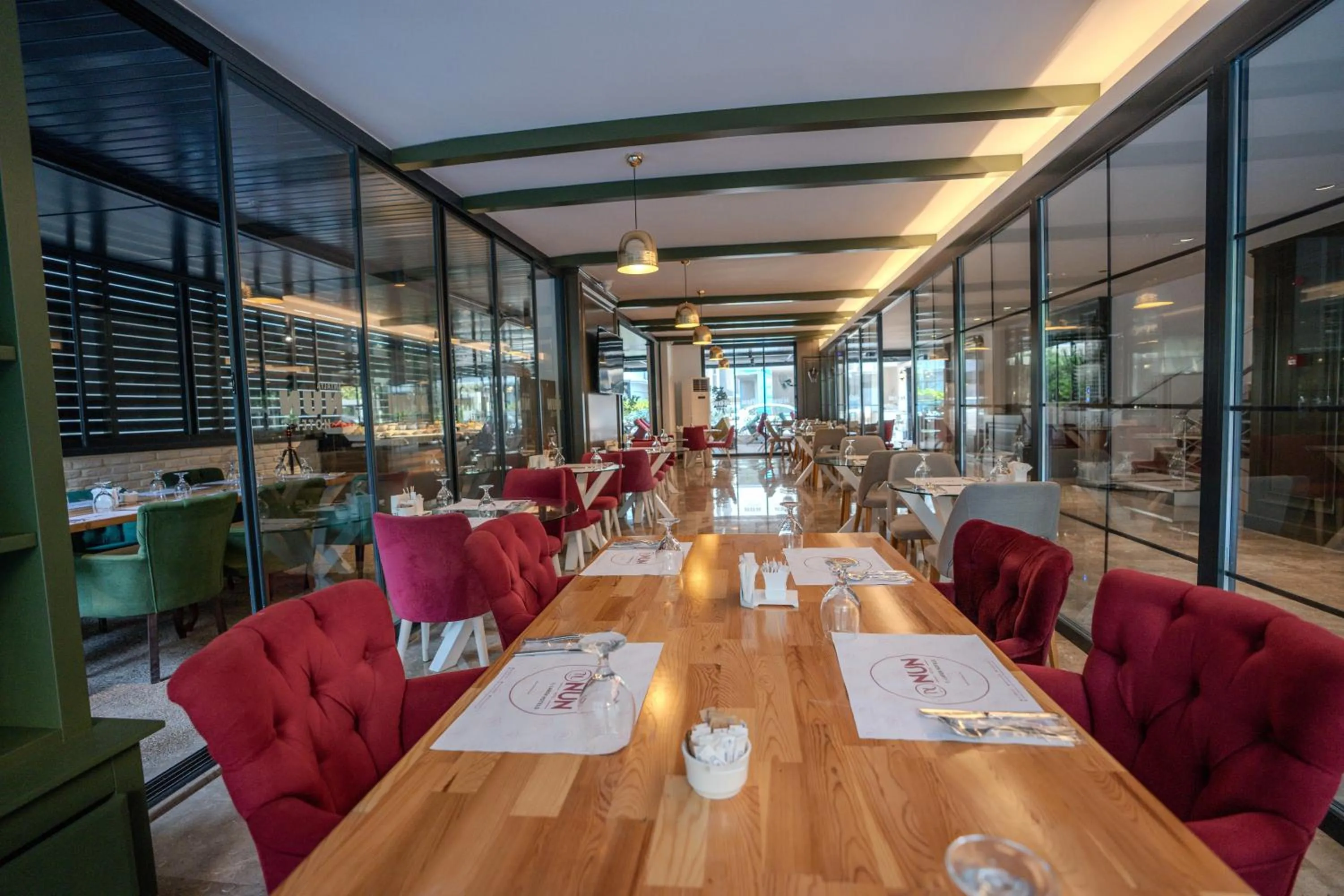 Restaurant/places to eat in Nun Hotel