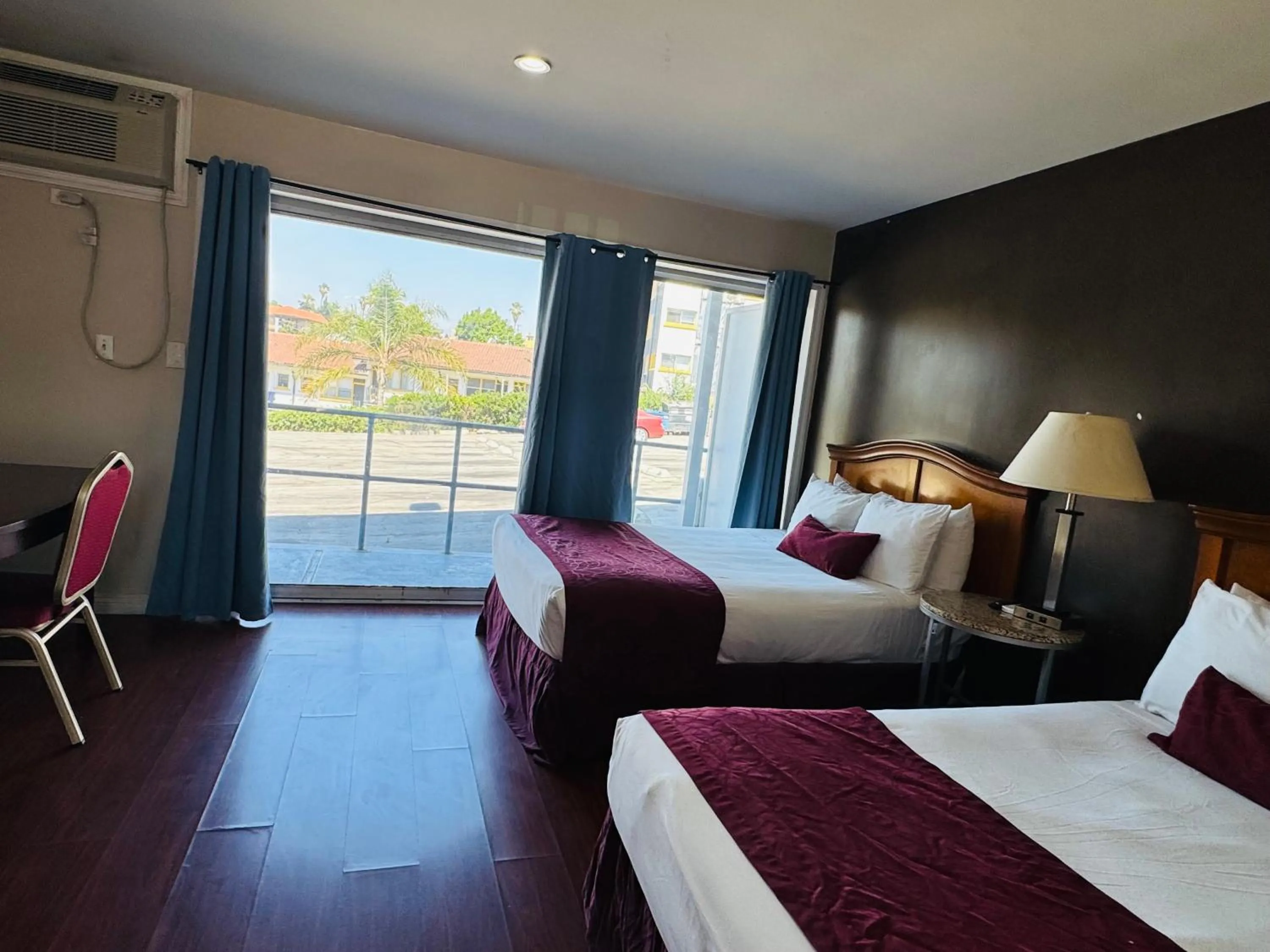 Photo of the whole room, Bed in Holiday Lodge