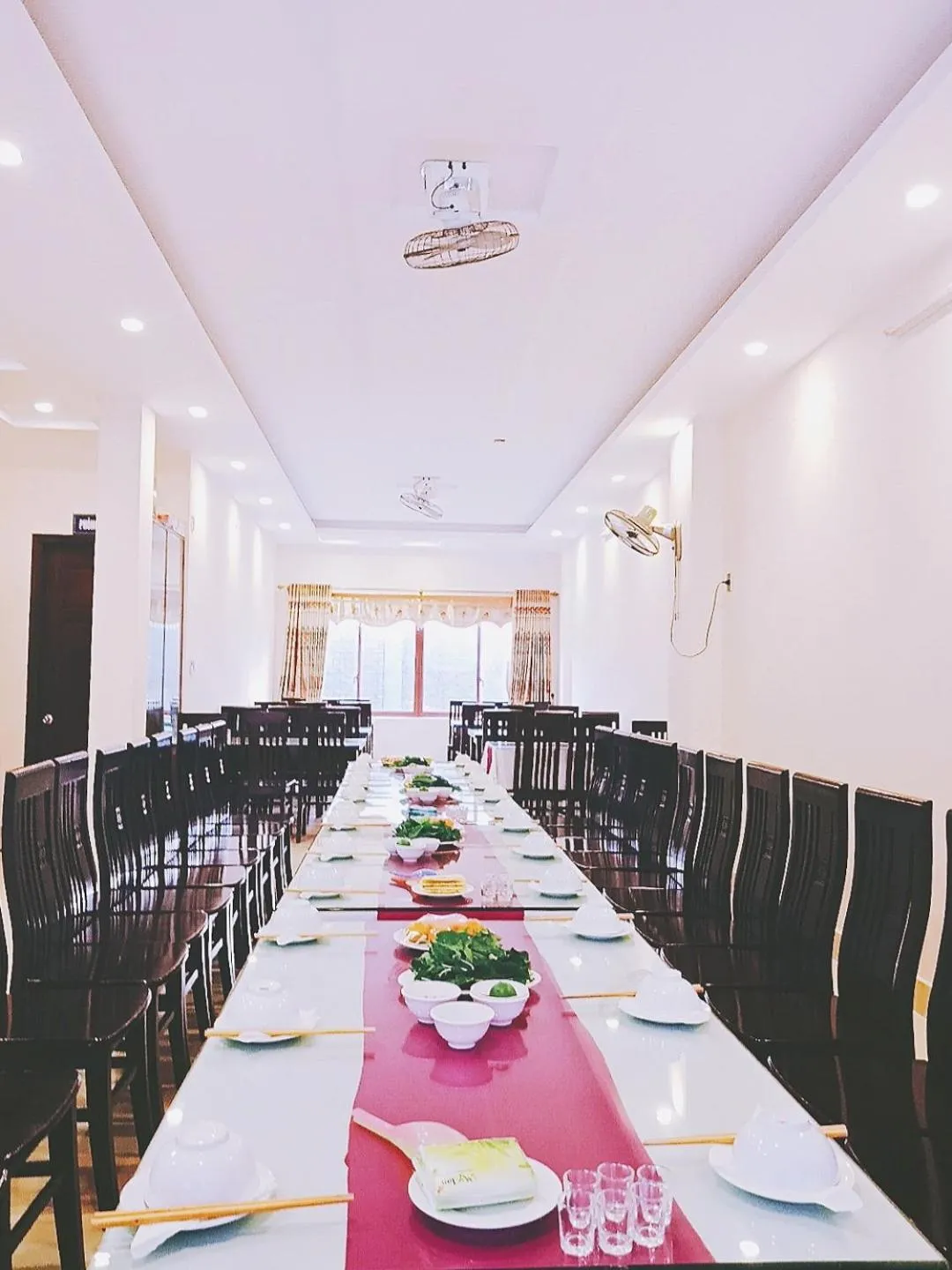 Restaurant/places to eat in Anh Minh Hotel