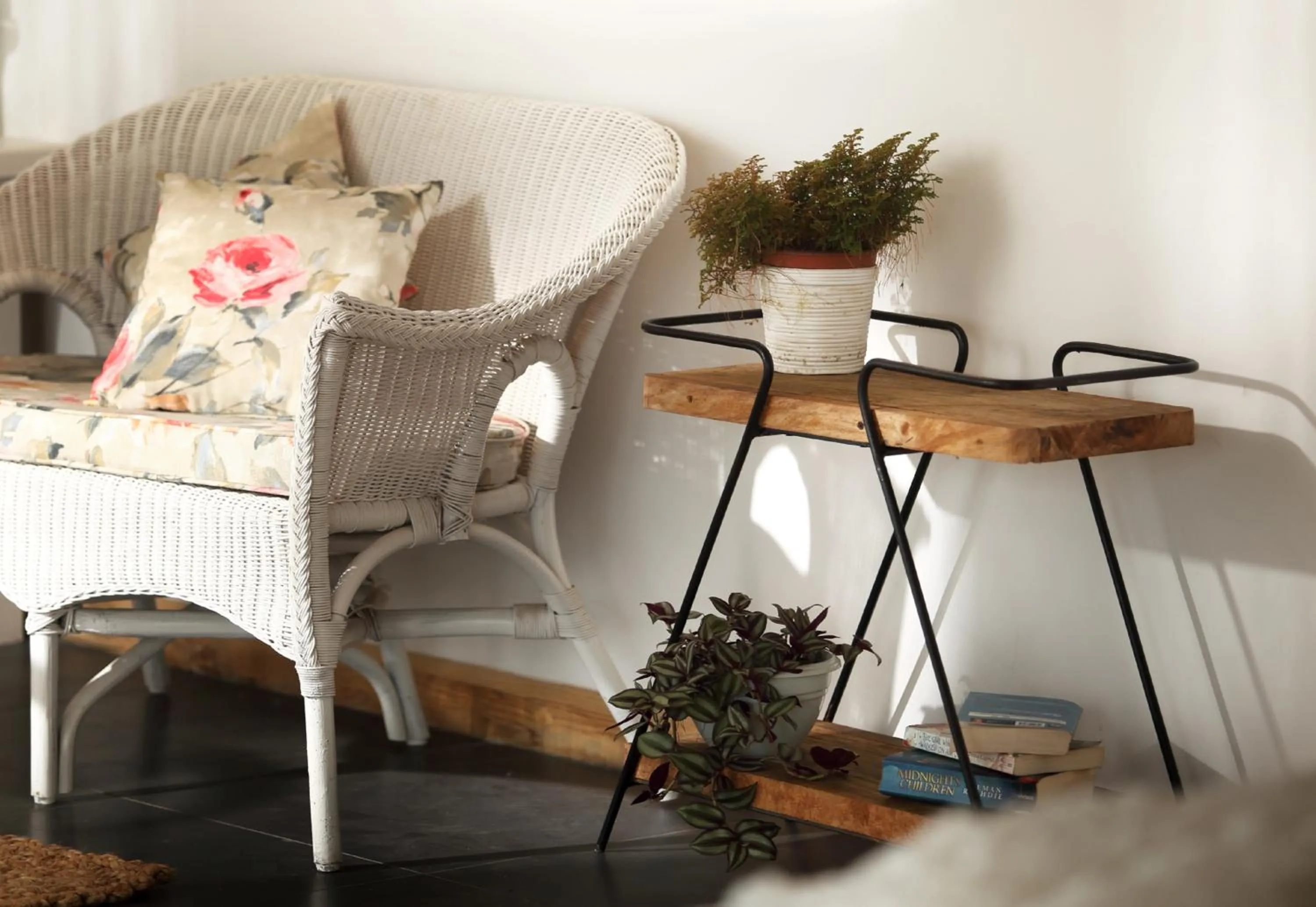 Decorative detail in Hills & Hues