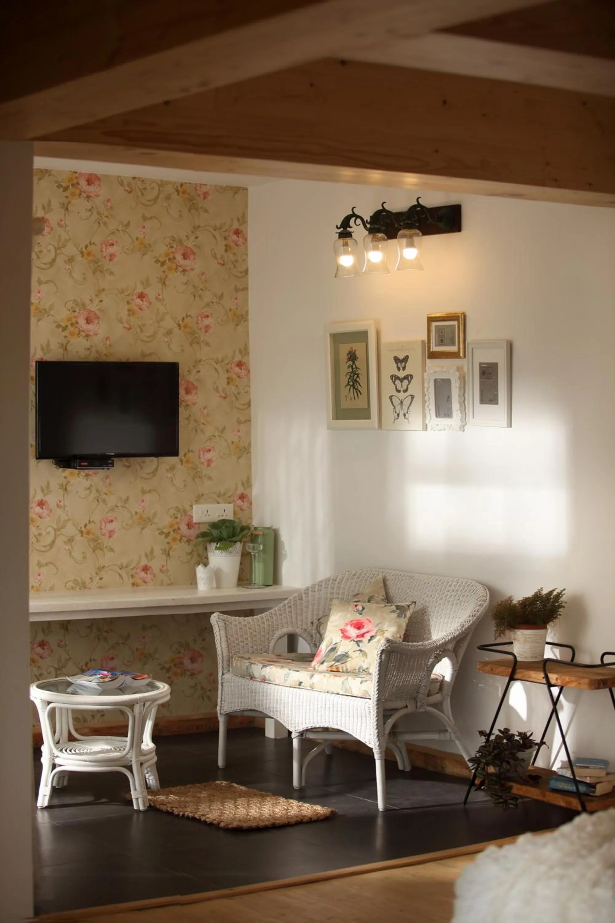 Decorative detail in Hills & Hues