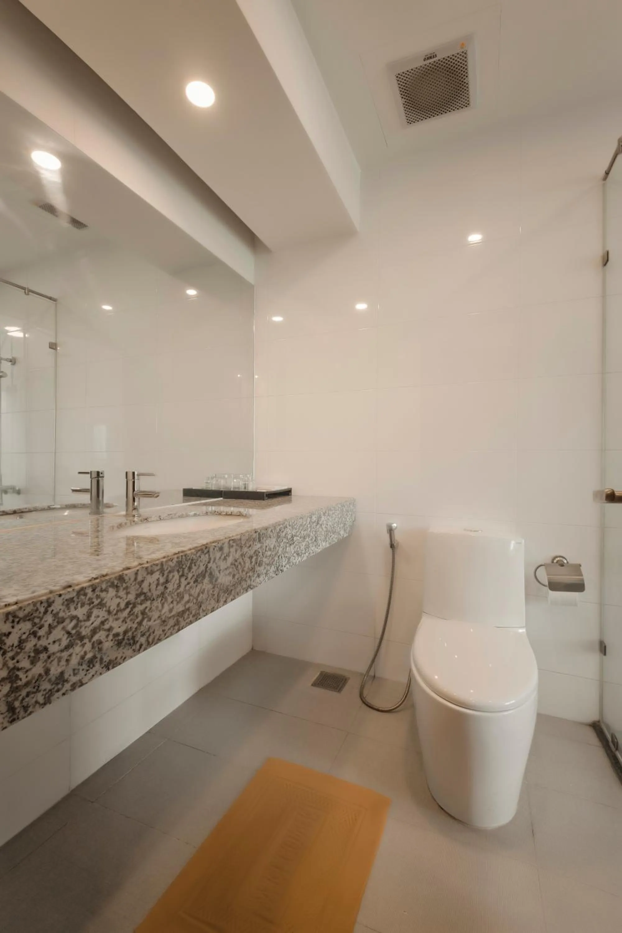 Toilet in Praha Hotel