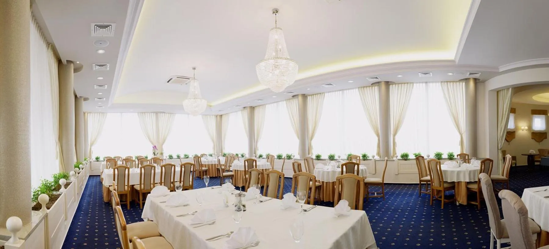 Restaurant/places to eat in Hotel Malwa