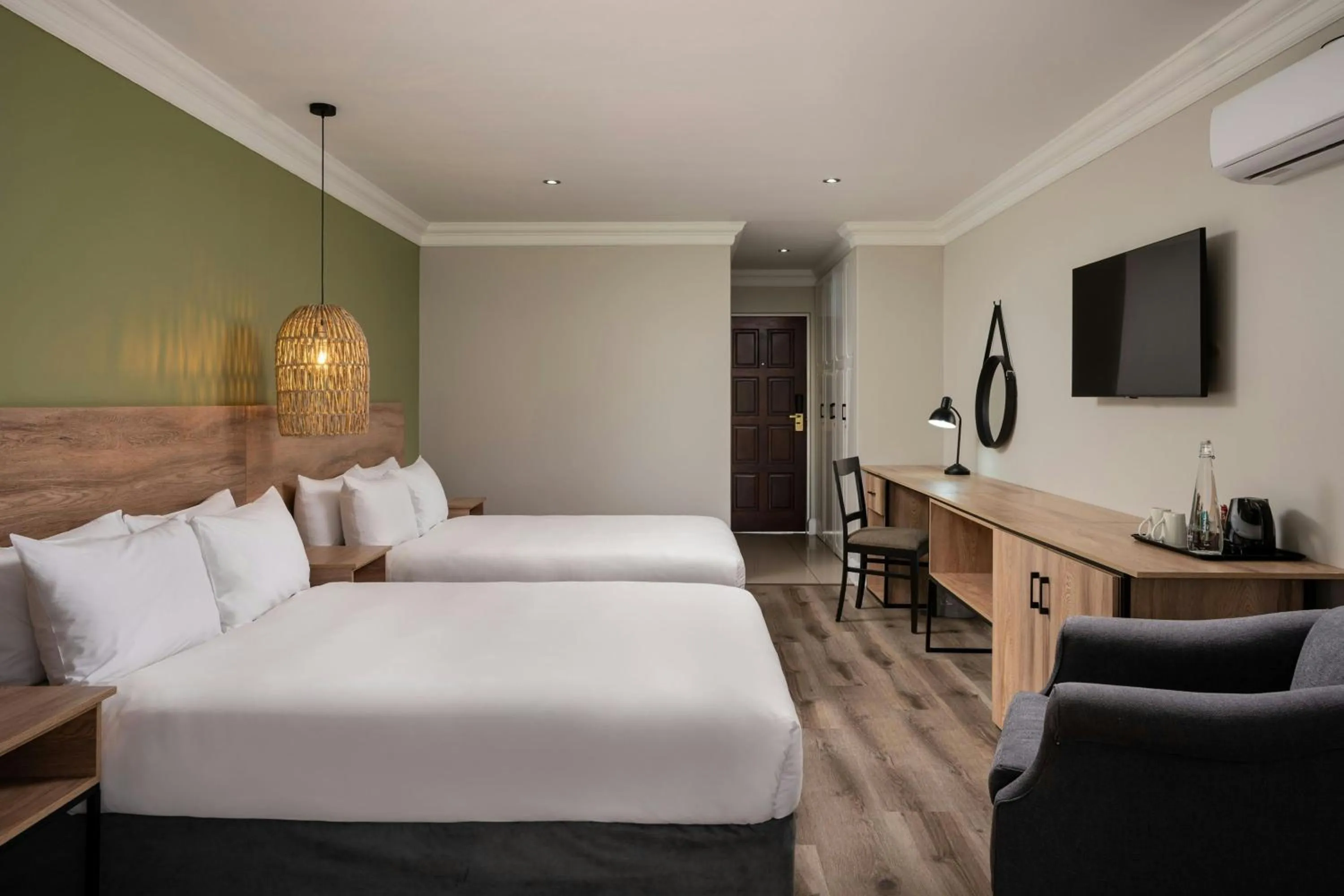 Photo of the whole room, Bed in Protea Hotel by Marriott George King George