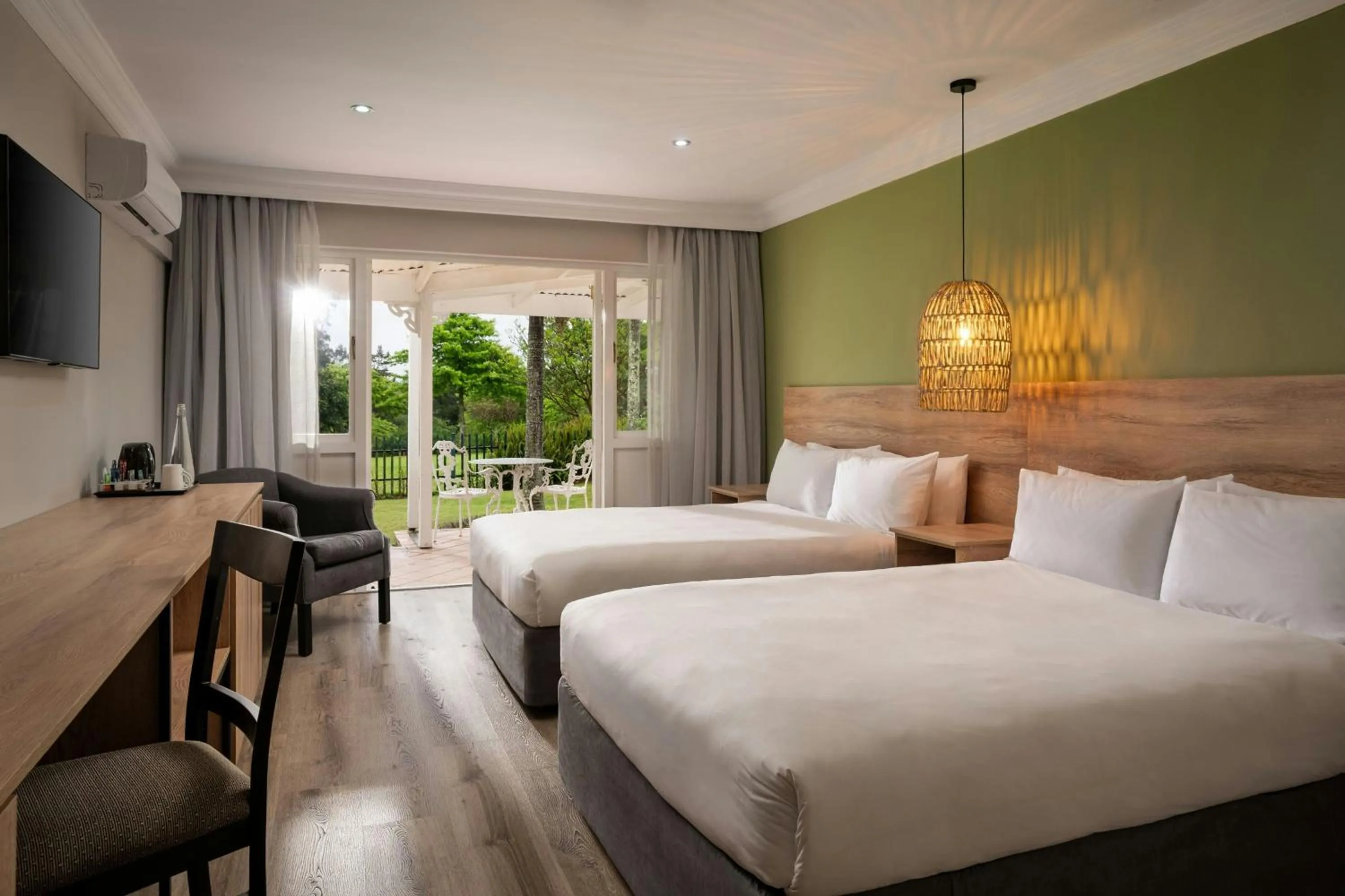 Photo of the whole room, Bed in Protea Hotel by Marriott George King George