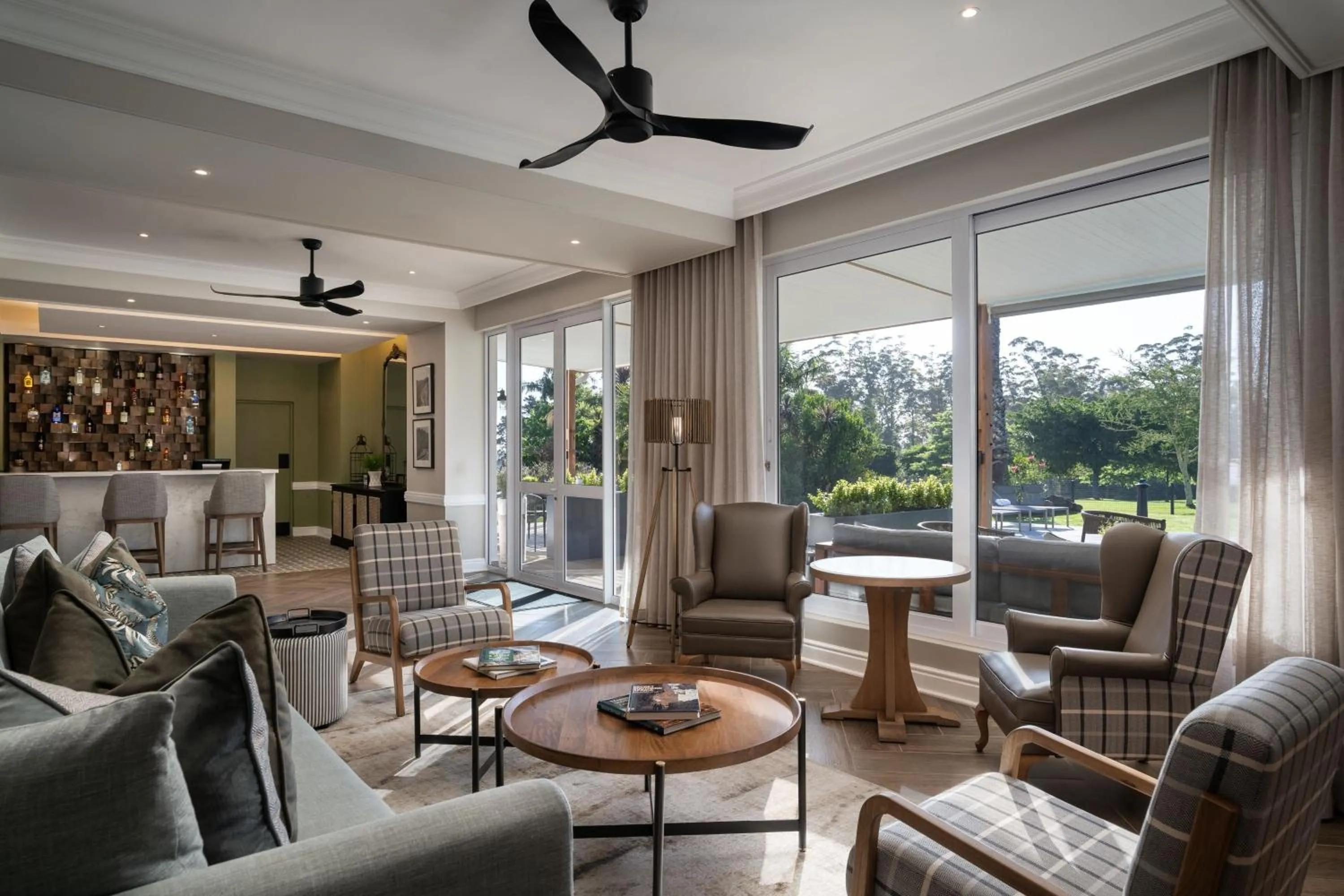 Lounge or bar in Protea Hotel by Marriott George King George