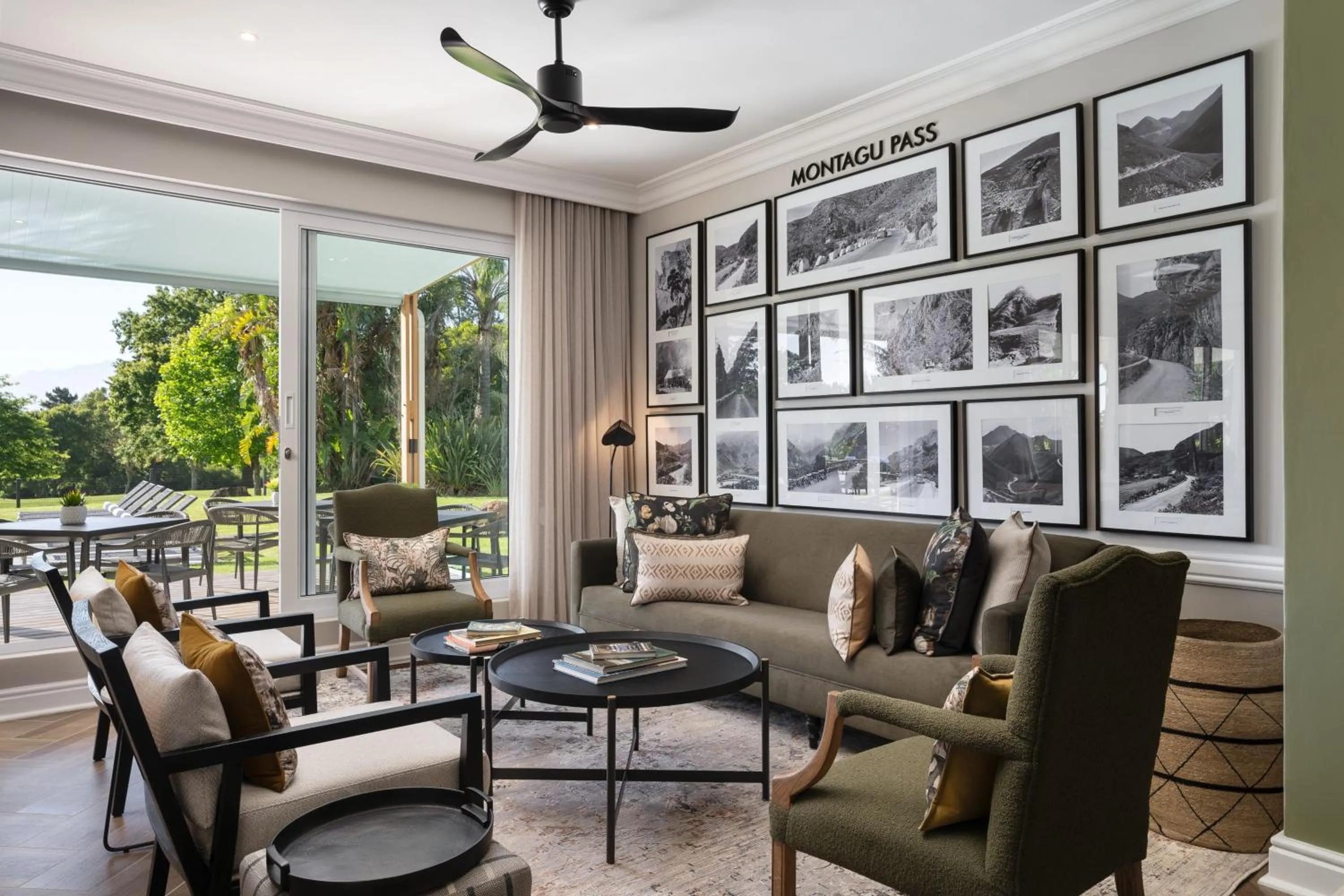 Lounge or bar in Protea Hotel by Marriott George King George