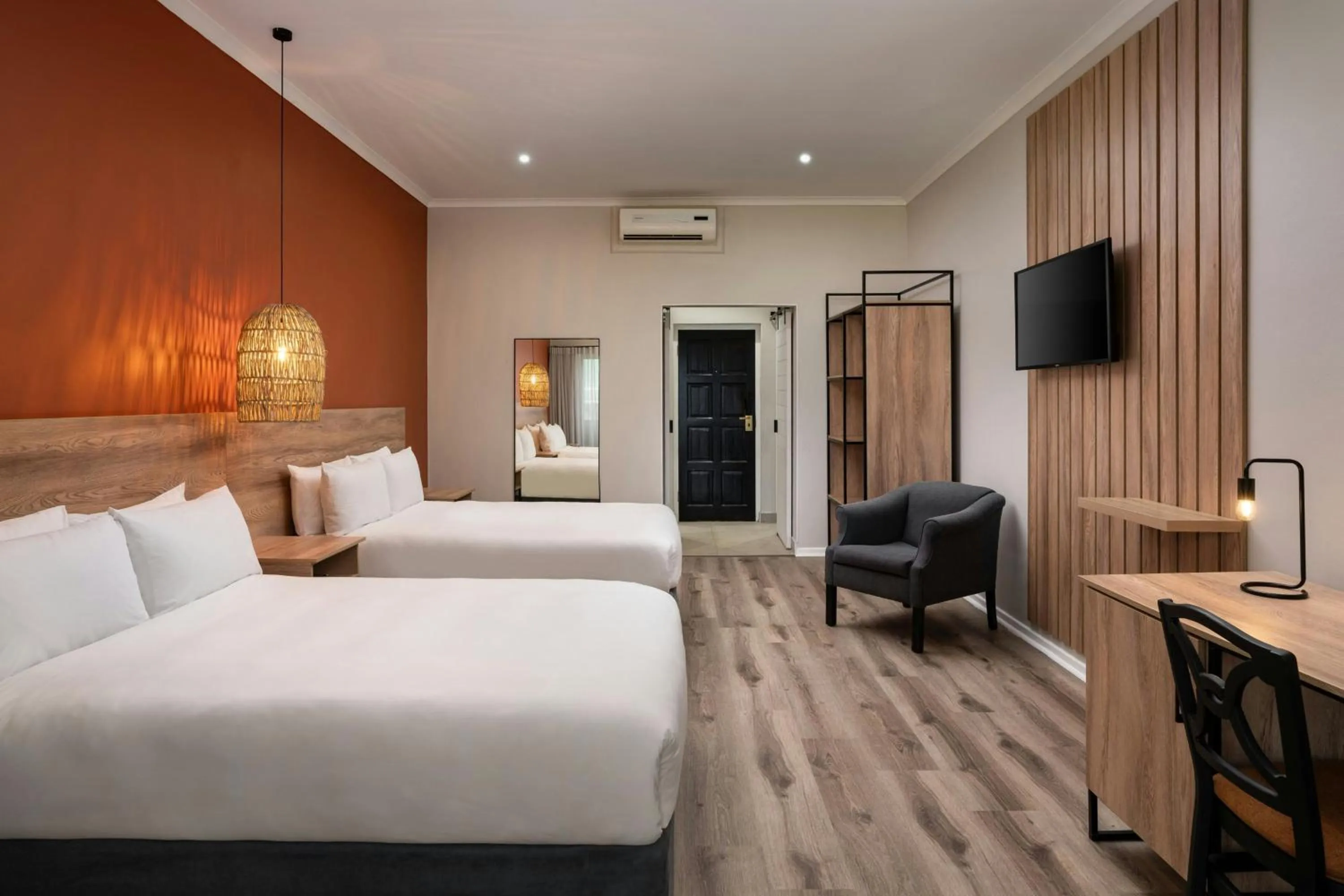 Photo of the whole room, Bed in Protea Hotel by Marriott George King George