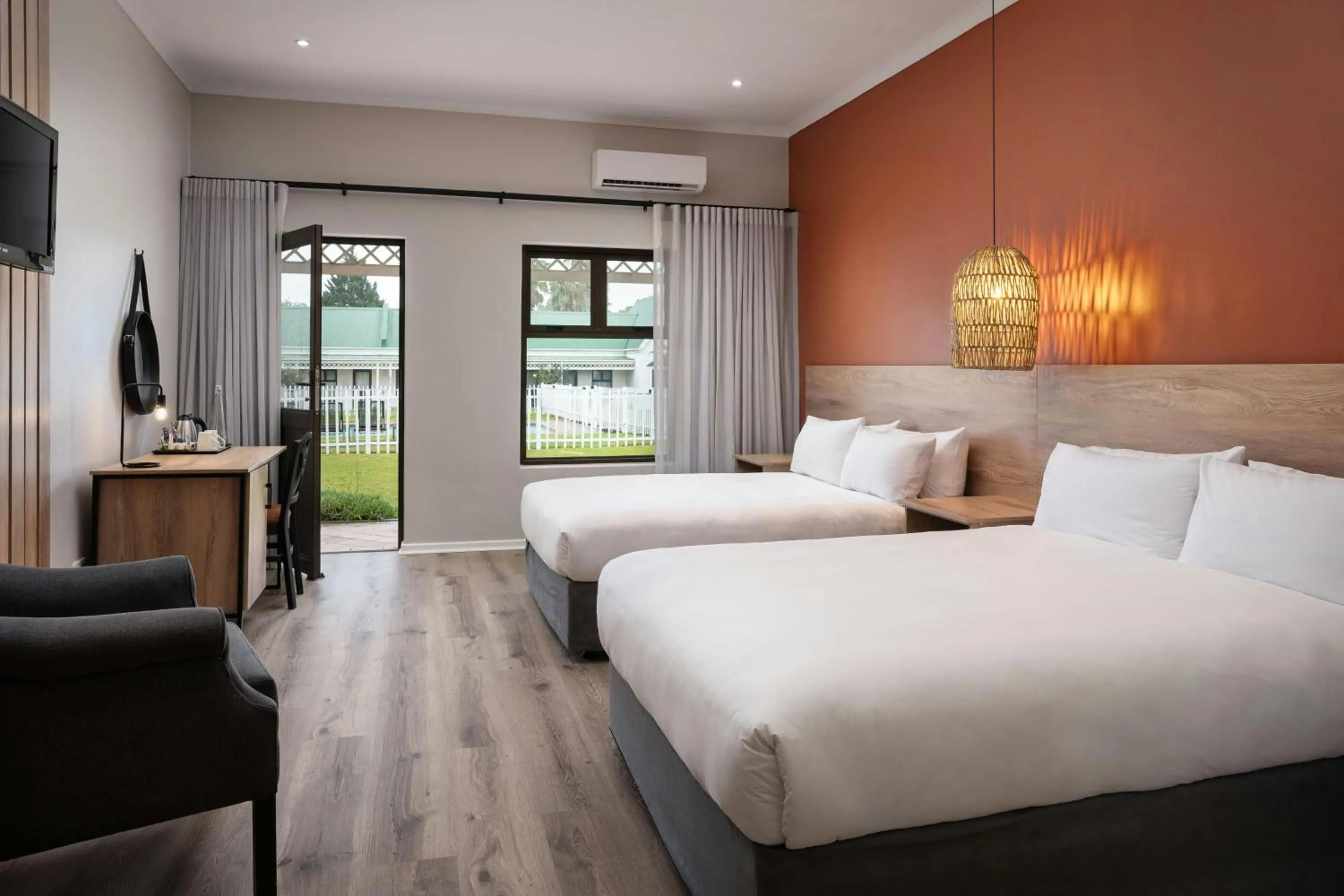 Photo of the whole room, Bed in Protea Hotel by Marriott George King George