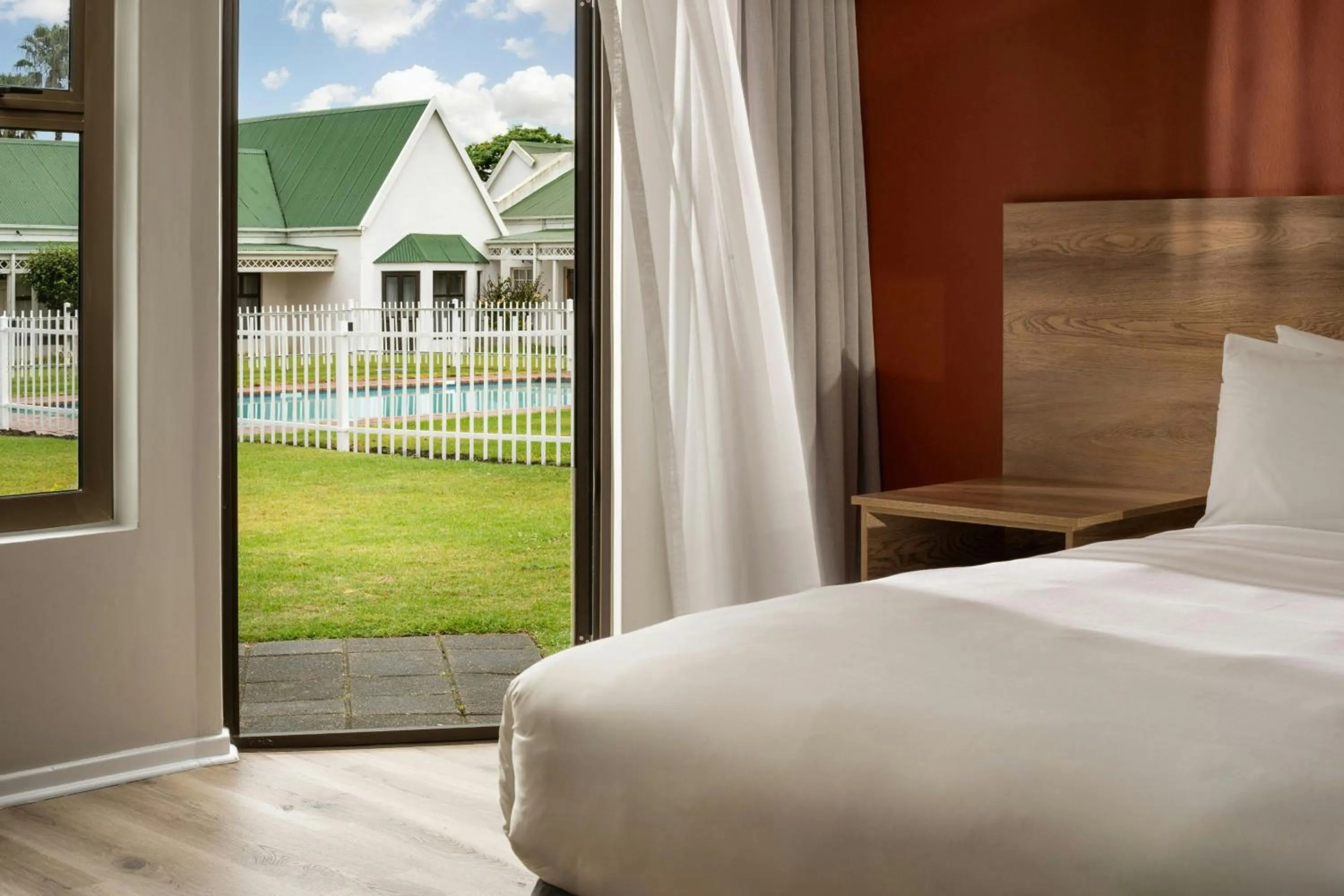 Photo of the whole room, Bed in Protea Hotel by Marriott George King George