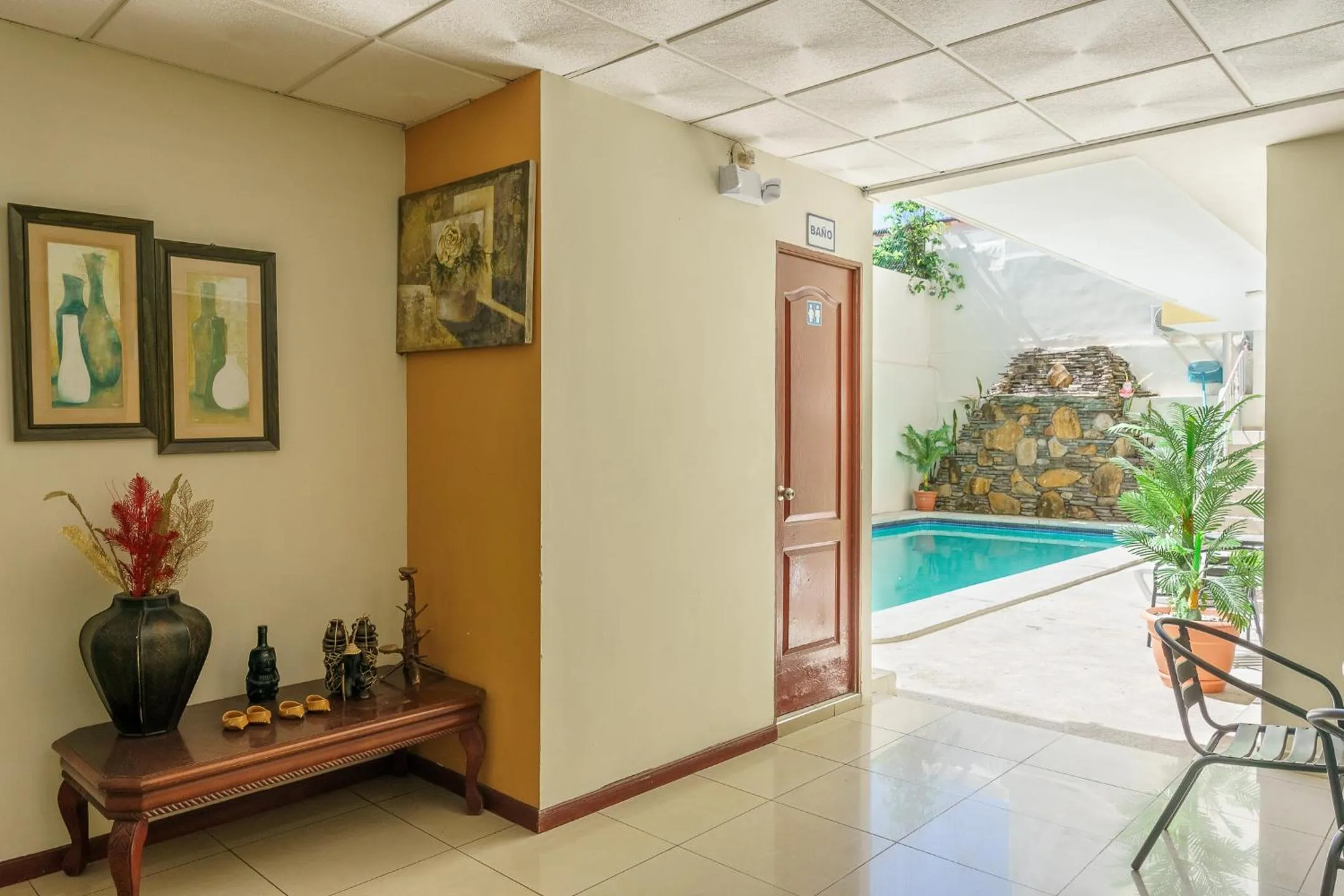 Pool view in Hotel Windsor Plaza