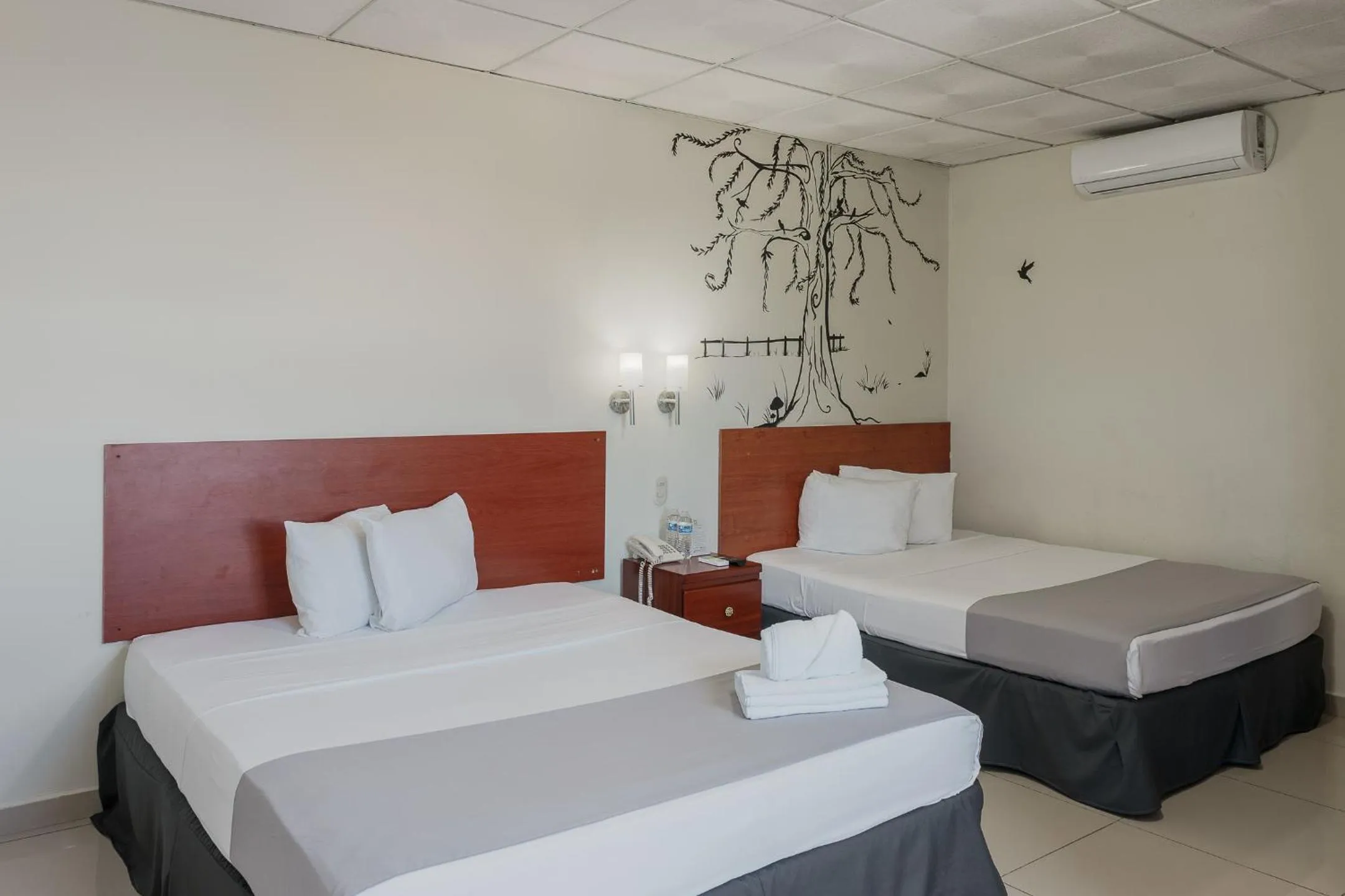 Bed in Hotel Windsor Plaza