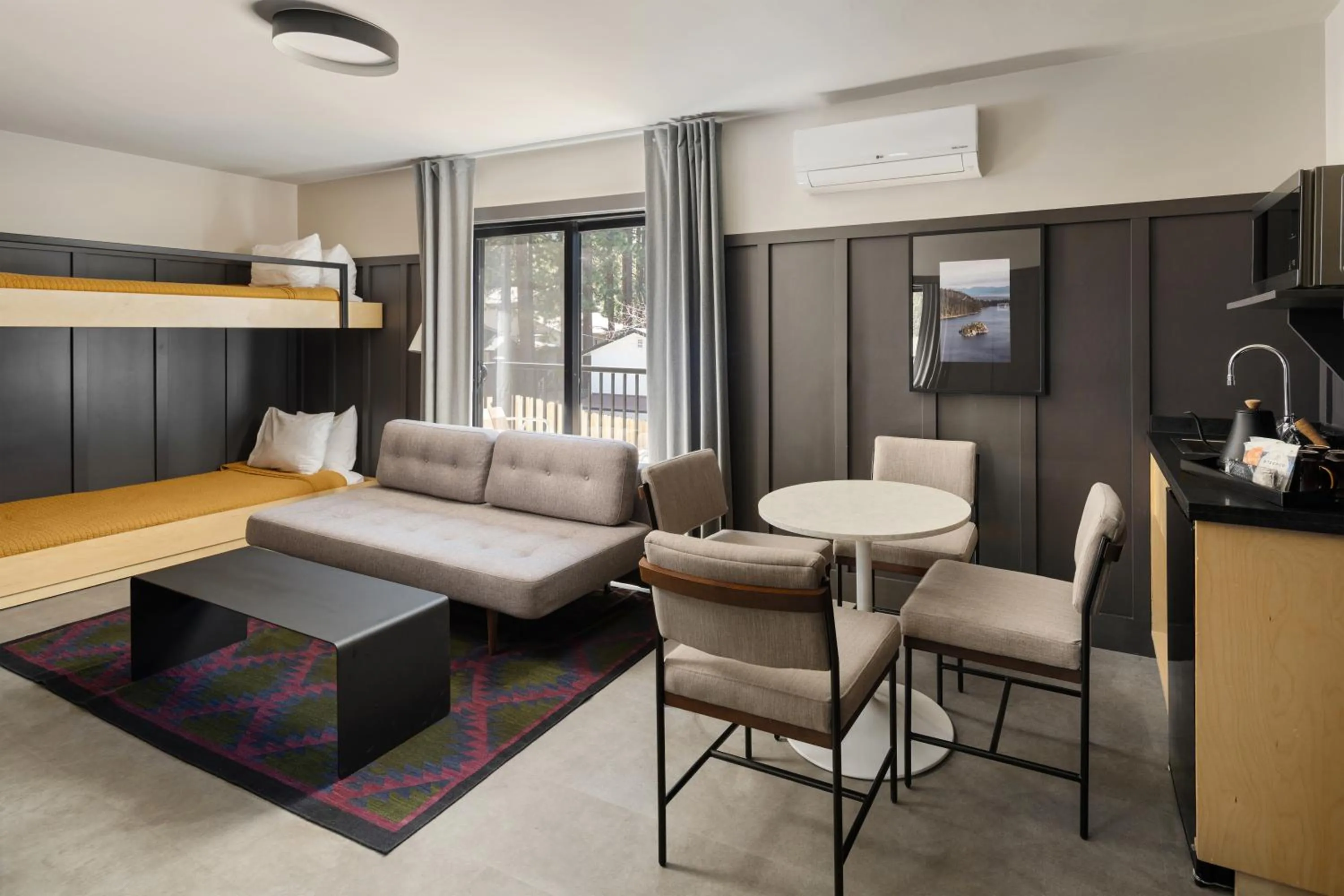 bunk bed in The Coachman Hotel