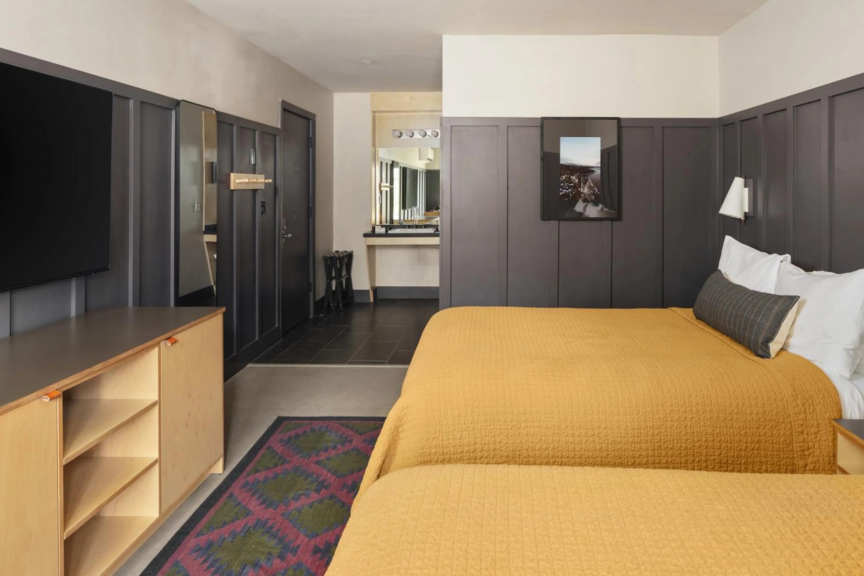 Bedroom, Bed in The Coachman Hotel