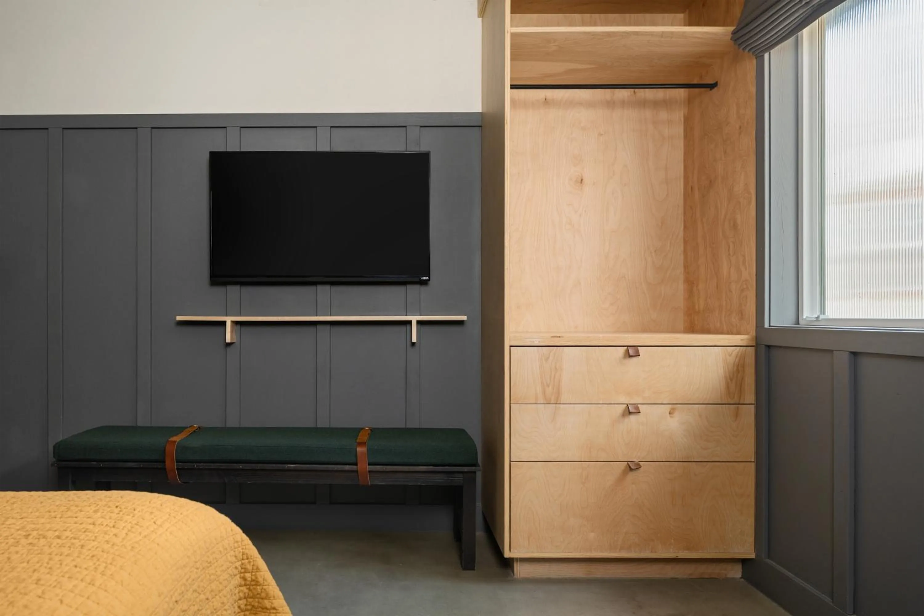 Bedroom, Bed in The Coachman Hotel