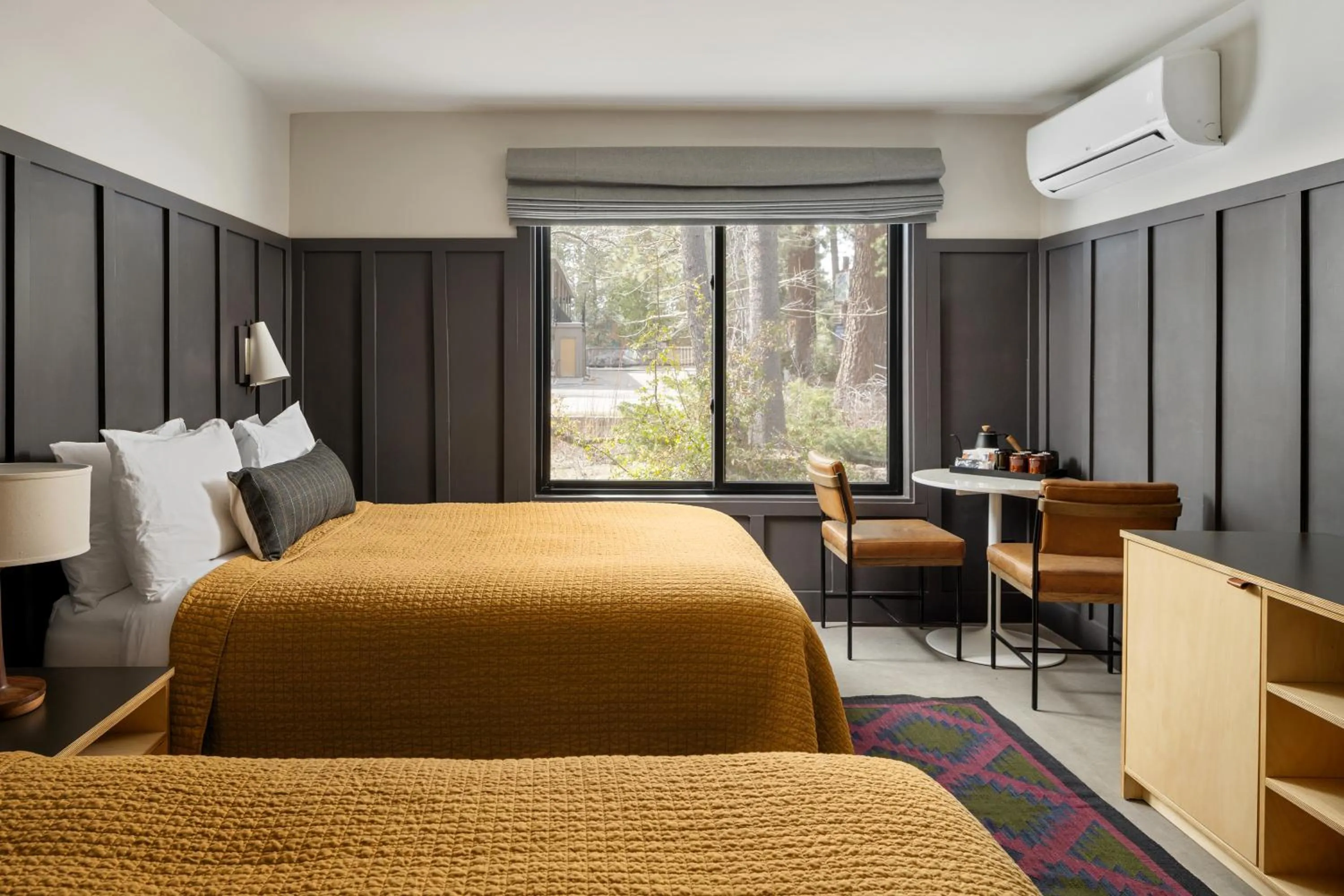 Bedroom, Bed in The Coachman Hotel