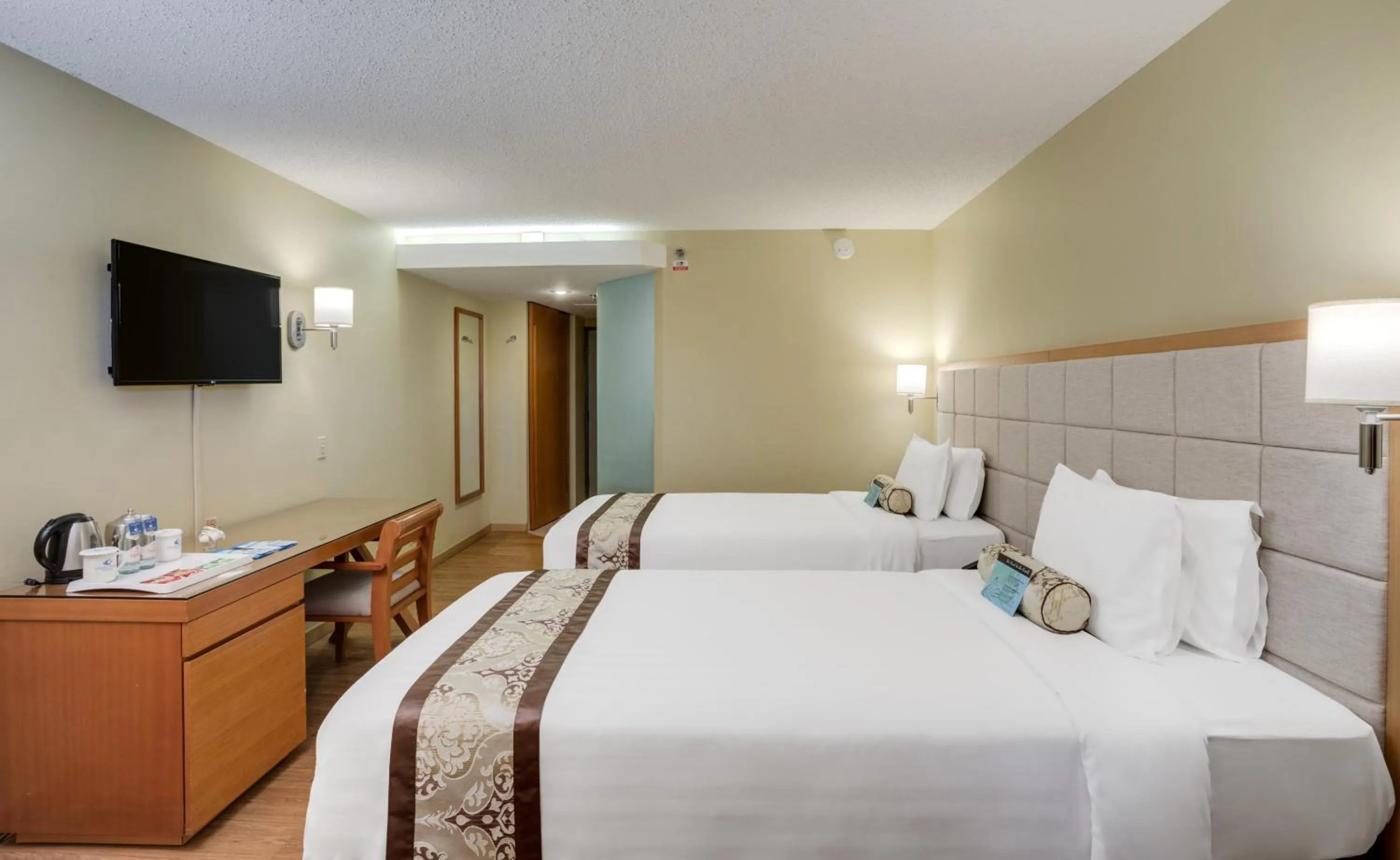 Photo of the whole room, Bed in Guam Plaza Resort