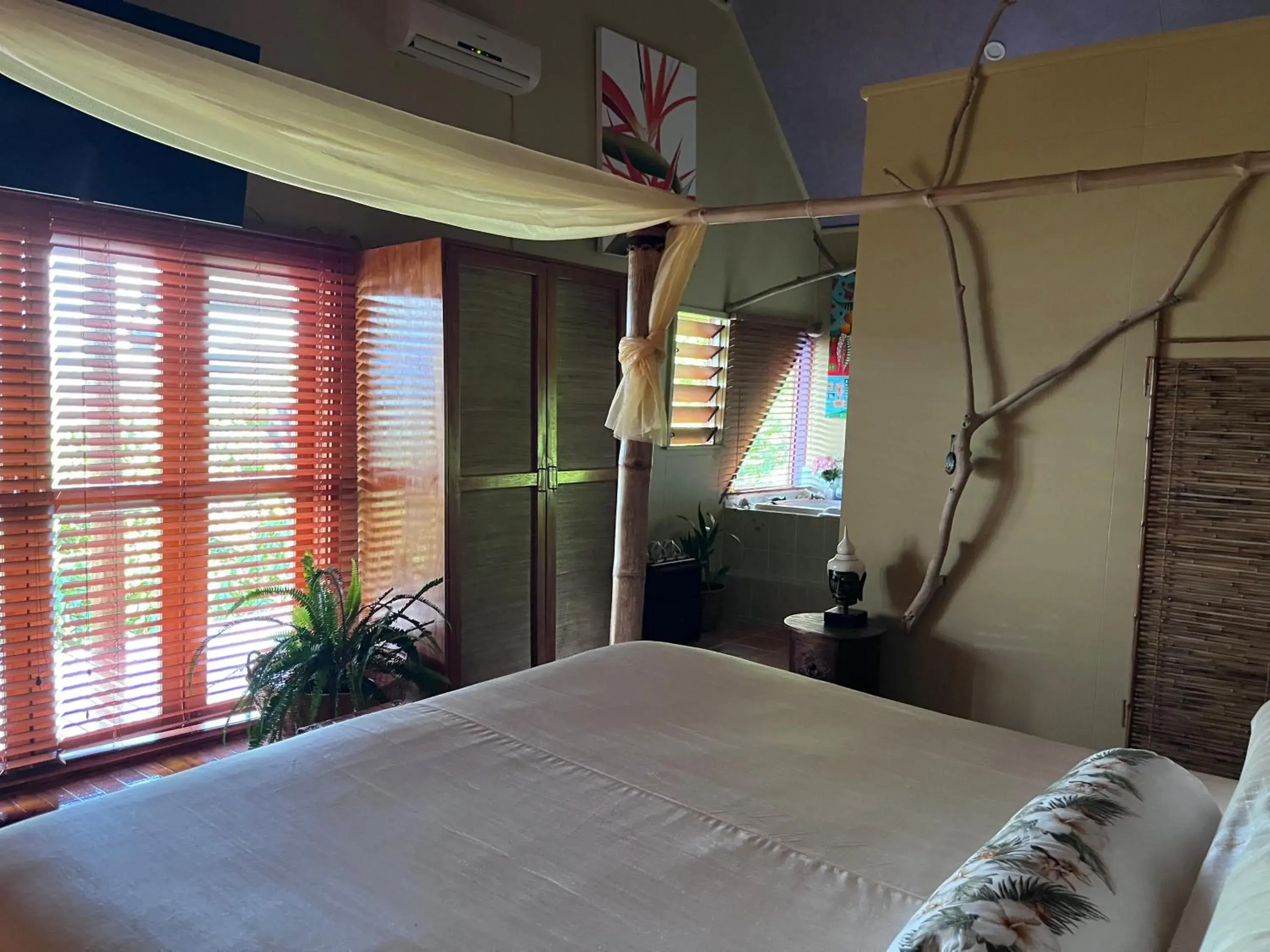 Deluxe Suite with Spa Bath in Naveria Heights Lodge Deluxe Suite with Spa Bath in Naveria Heights Lodge