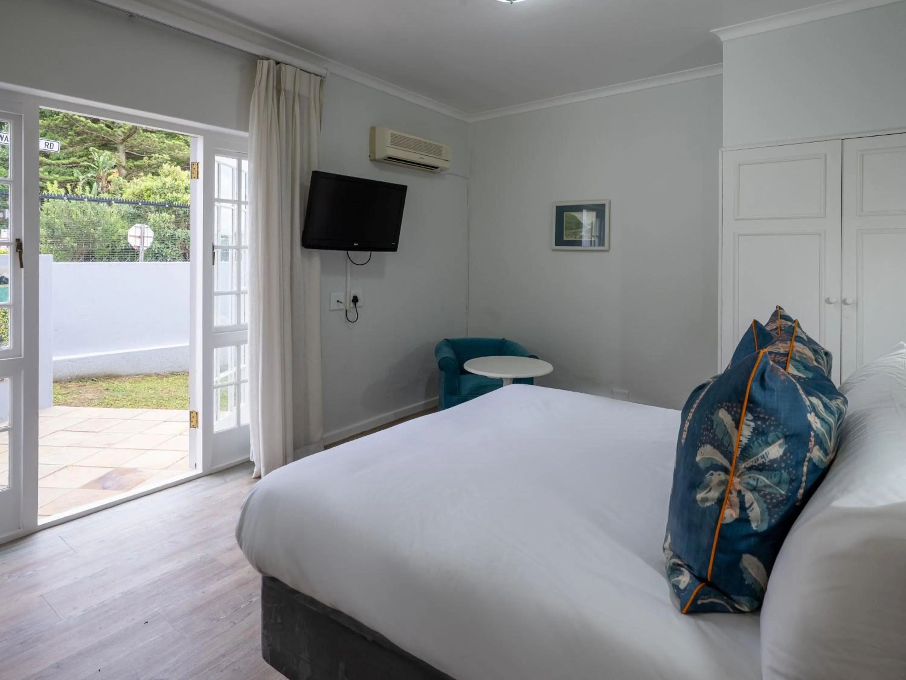 TV and multimedia, Bed in ANEW Resort Wilderness Garden Route