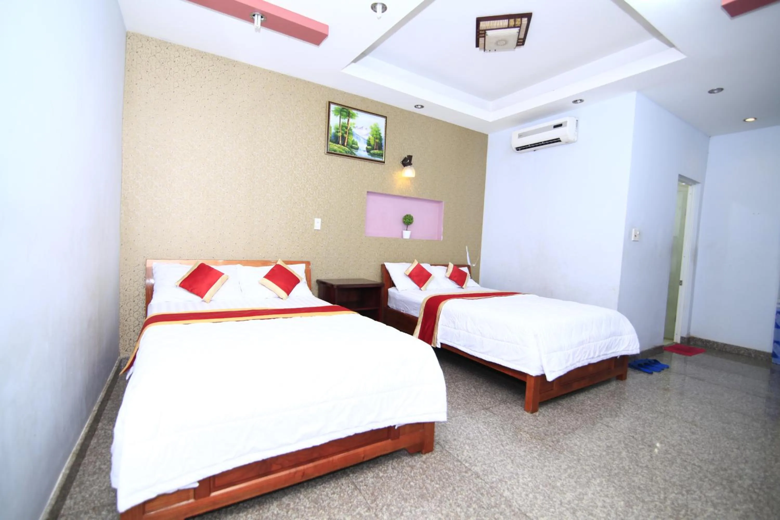 Photo of the whole room, Bed in Truong Giang Hotel