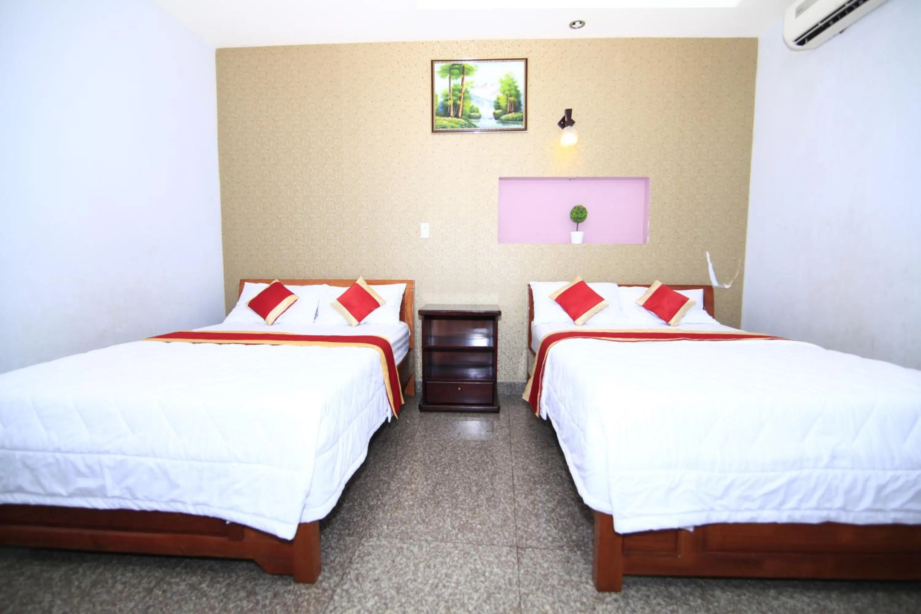 Photo of the whole room, Bed in Truong Giang Hotel